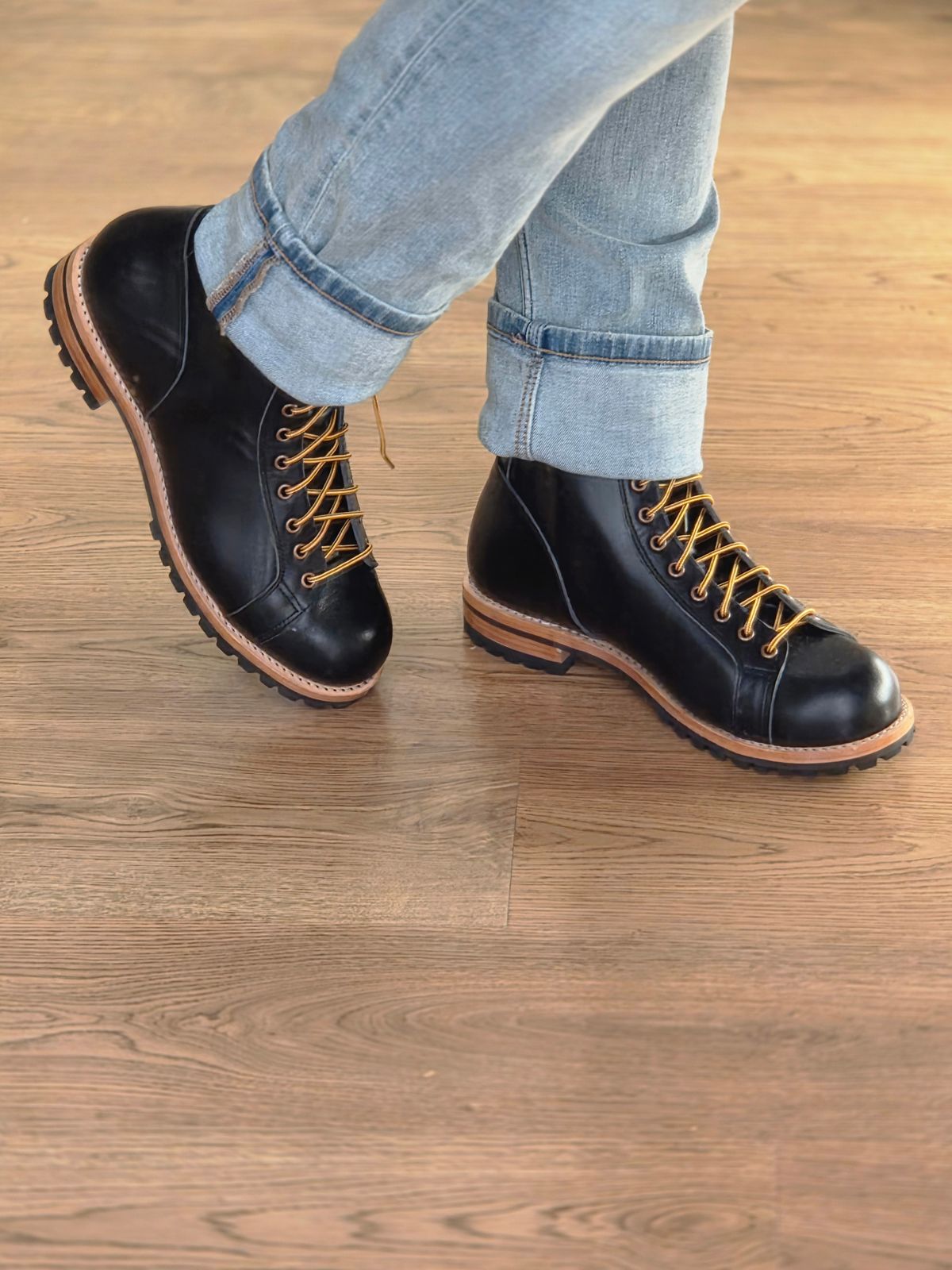 Photo by vishhh on September 17, 2025 of the Craft & Glory Craft & Glory / Monkey Boot 6” in Full Grain Waxed Water Buffalo.