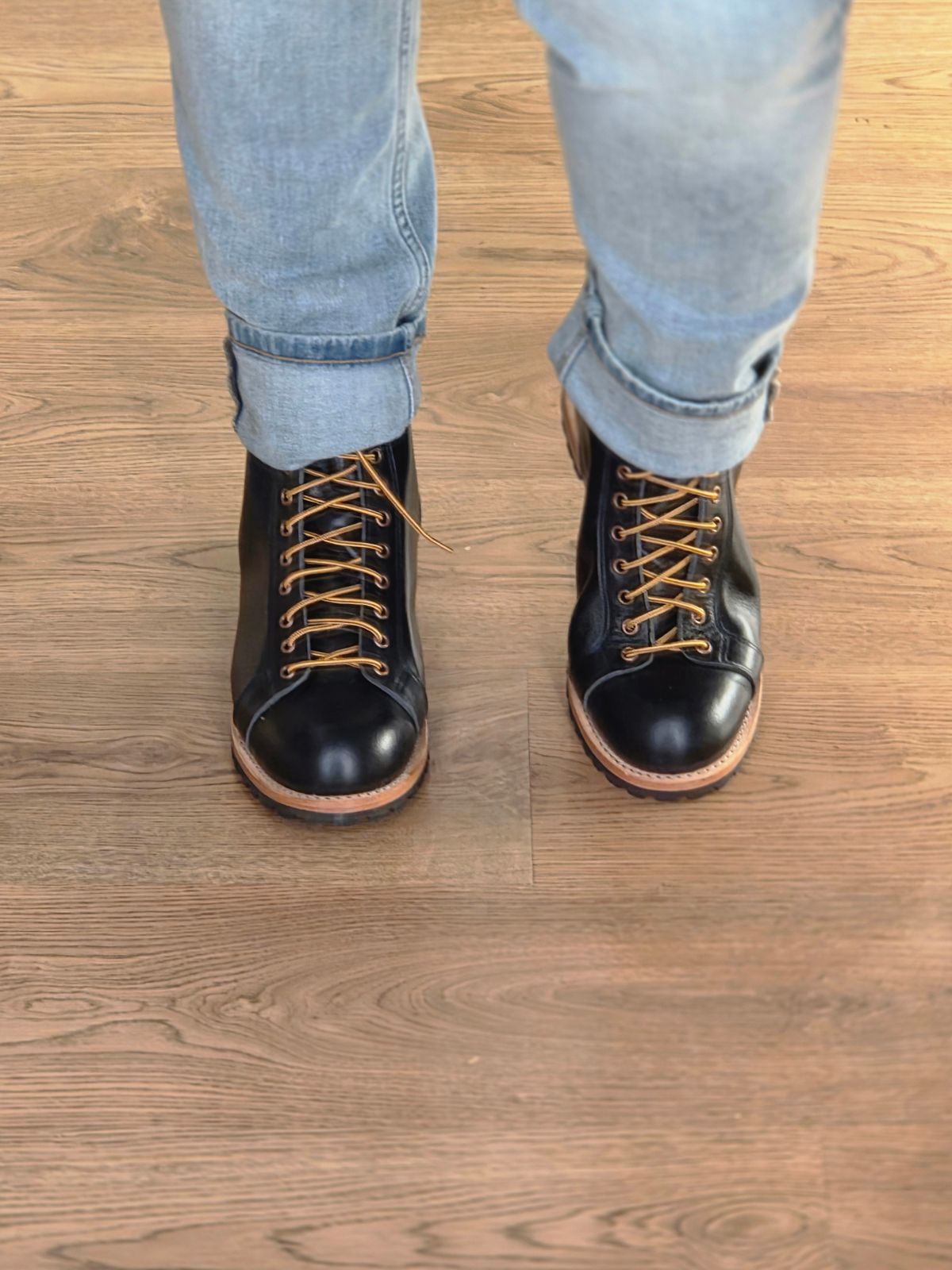 Photo by vishhh on September 17, 2025 of the Craft & Glory Craft & Glory / Monkey Boot 6” in Full Grain Waxed Water Buffalo.