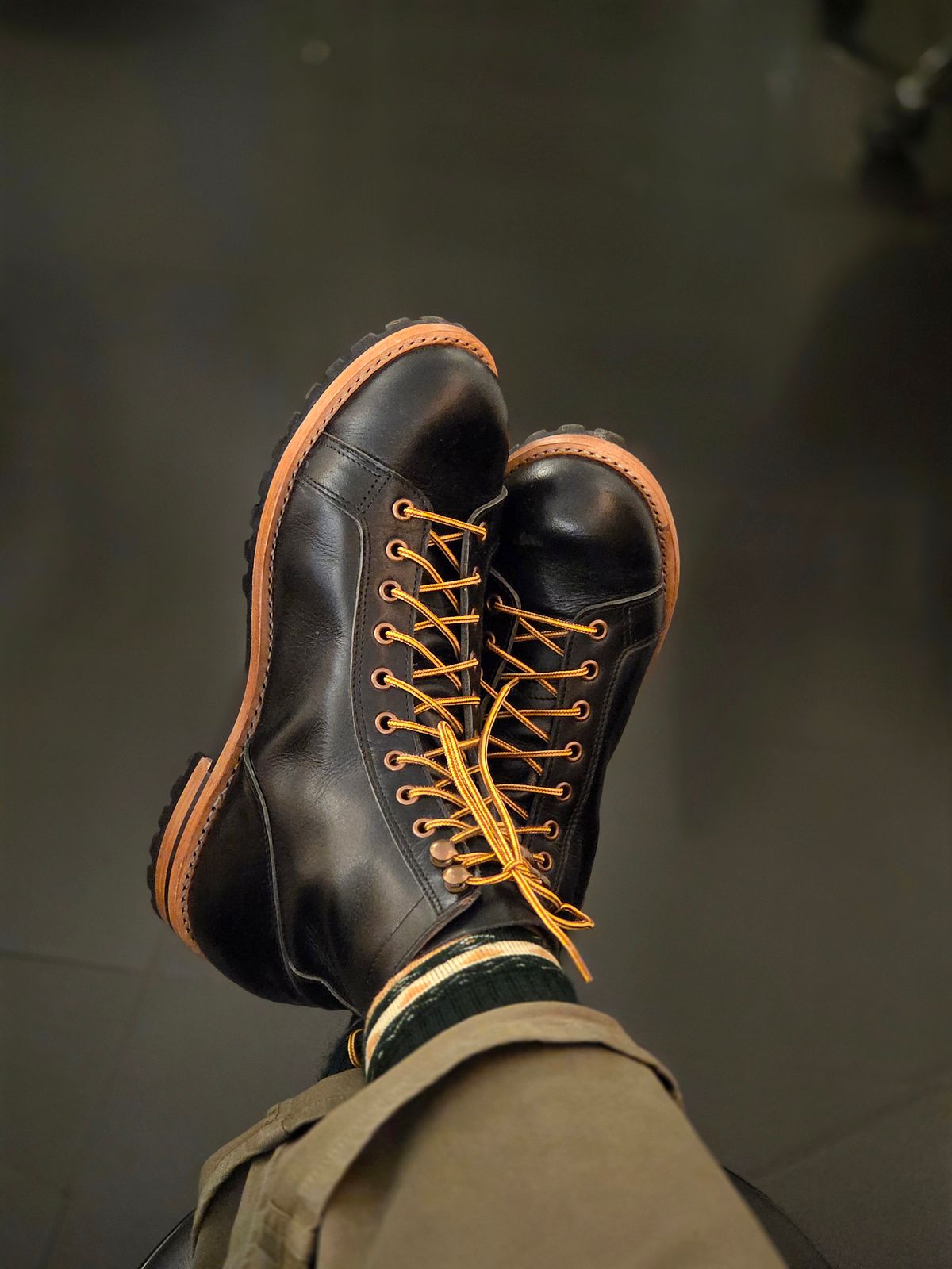 Photo by vishhh on October 7, 2025 of the Craft & Glory Craft & Glory / Monkey Boot 6” in Full Grain Waxed Water Buffalo.