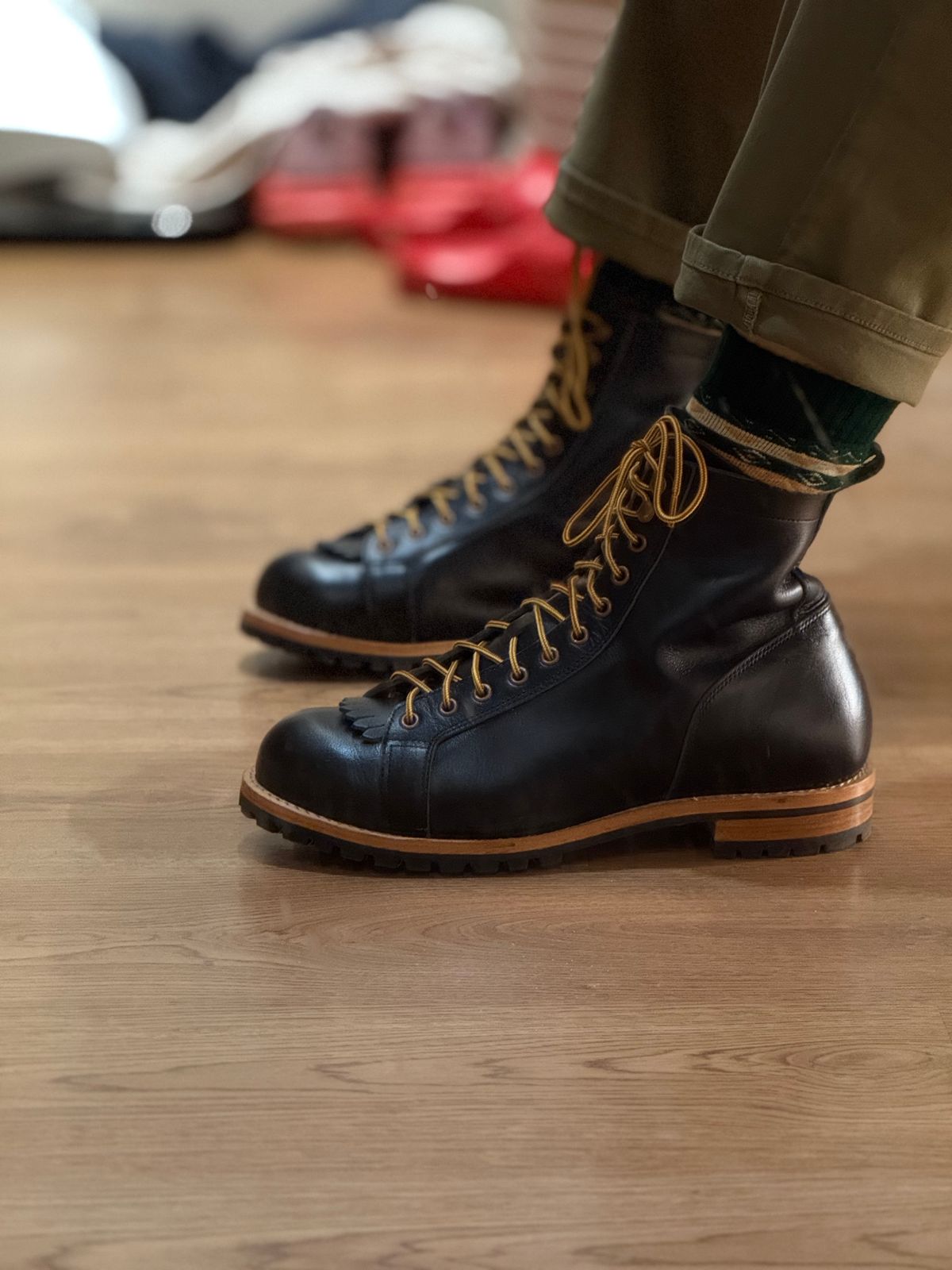 Photo by vishhh on October 7, 2025 of the Craft & Glory Craft & Glory / Monkey Boot 6” in Full Grain Waxed Water Buffalo.