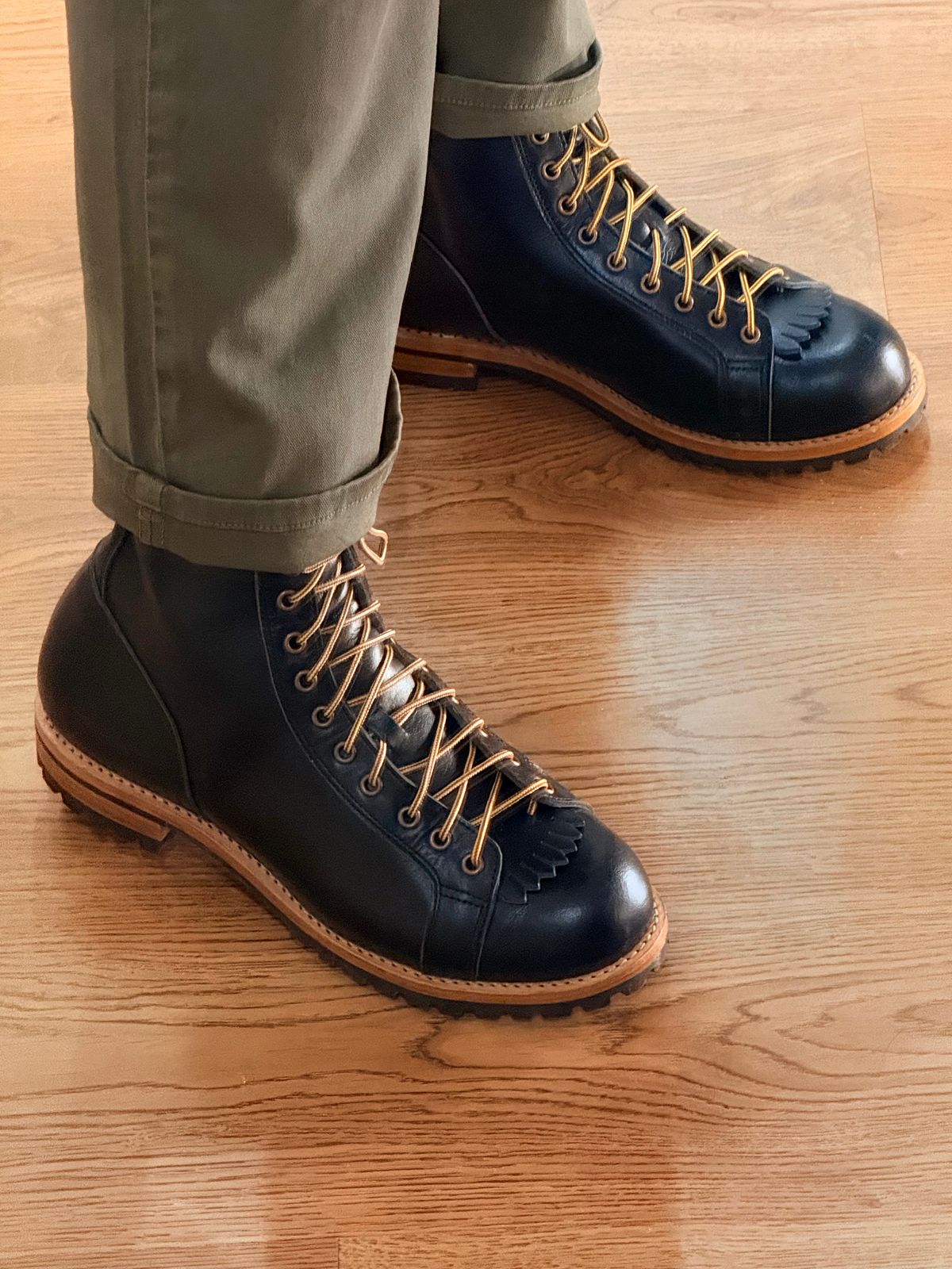 Photo by vishhh on October 7, 2025 of the Craft & Glory Craft & Glory / Monkey Boot 6” in Full Grain Waxed Water Buffalo.