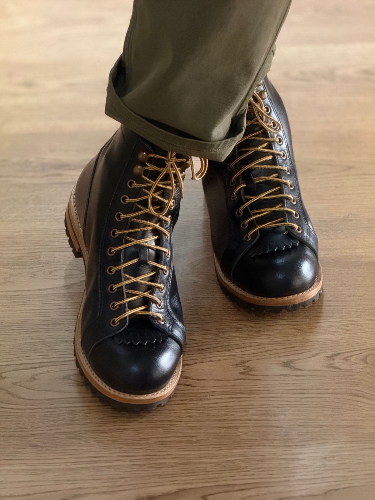 Photo by vishhh on October 7, 2025 of the Craft & Glory Craft & Glory / Monkey Boot 6” in Full Grain Waxed Water Buffalo.