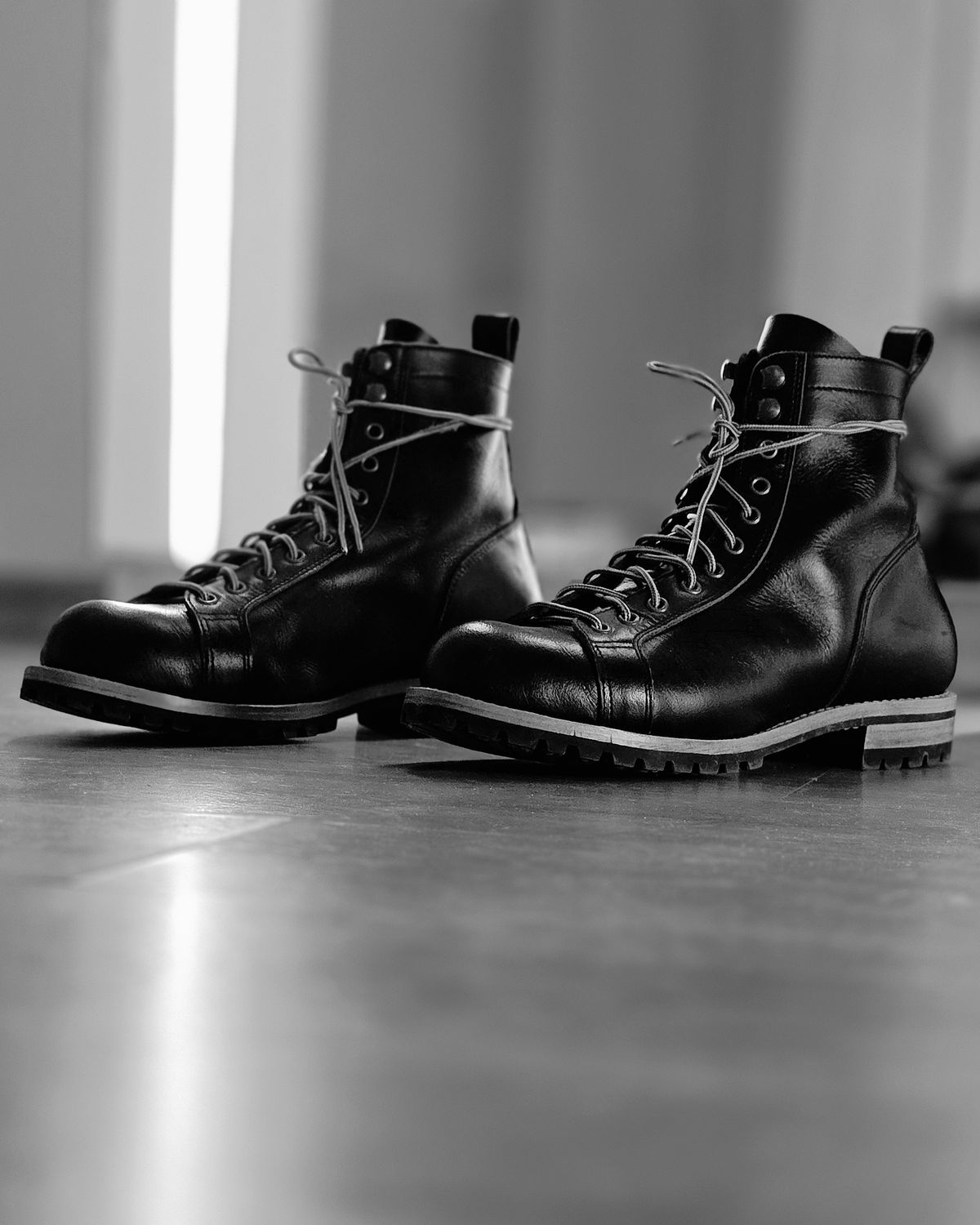 Photo by vishhh on October 16, 2025 of the Craft & Glory Craft & Glory / Monkey Boot 6” in Full Grain Waxed Water Buffalo.