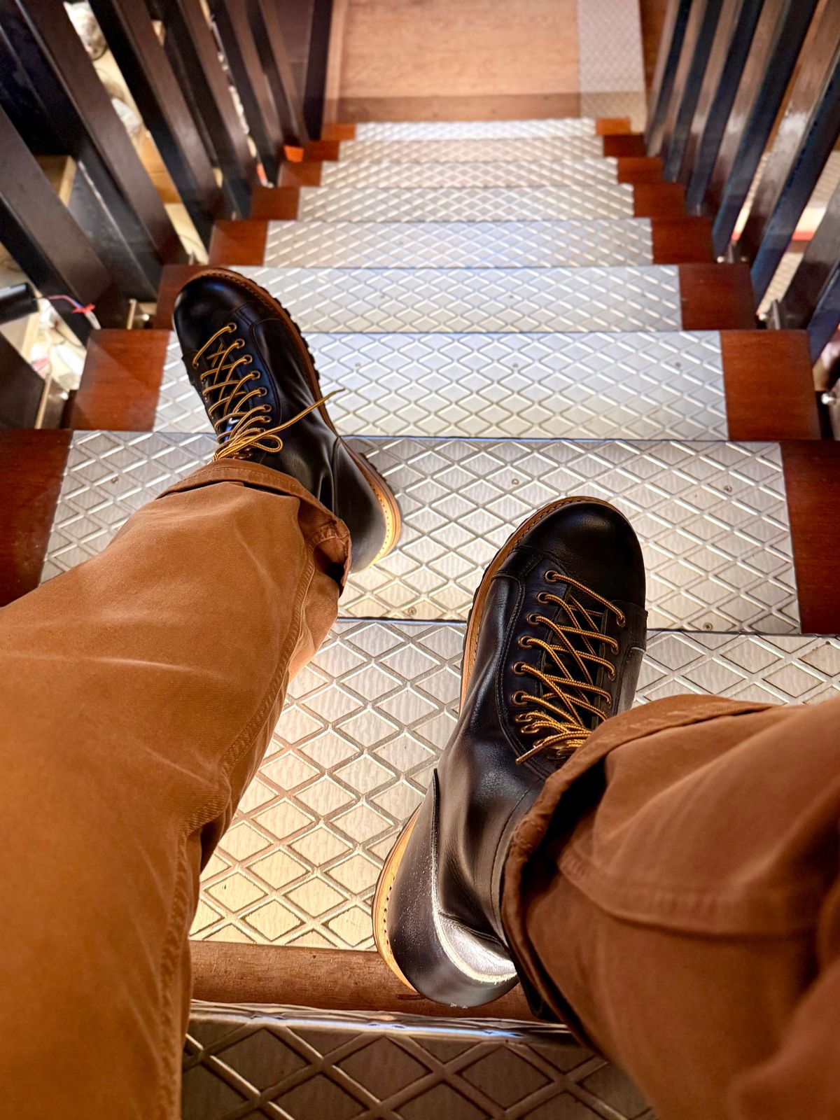 Photo by vishhh on October 31, 2025 of the Craft & Glory Craft & Glory / Monkey Boot 6” in Full Grain Waxed Water Buffalo.