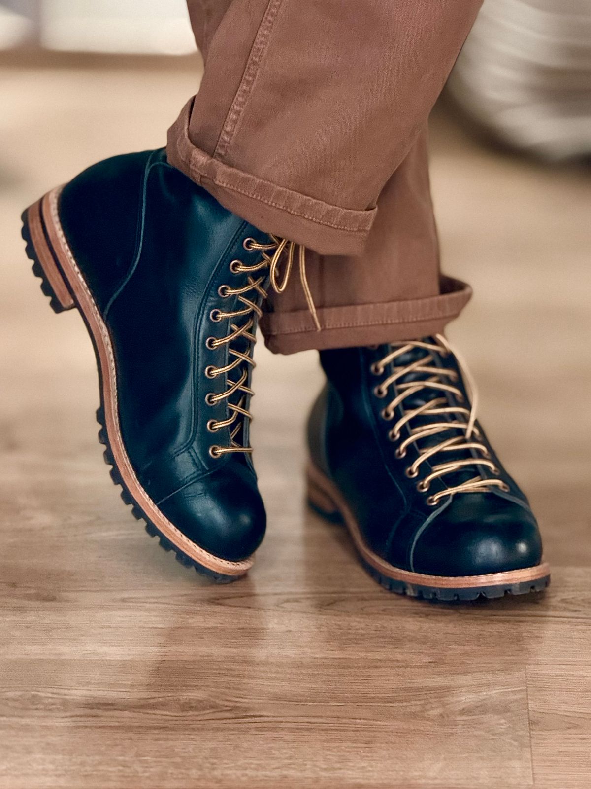 Photo by vishhh on October 31, 2025 of the Craft & Glory Craft & Glory / Monkey Boot 6” in Full Grain Waxed Water Buffalo.