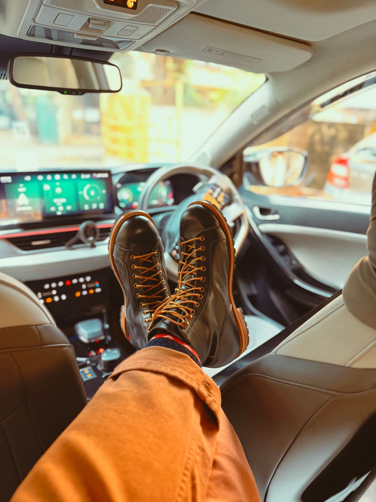 Photo by vishhh on November 27, 2025 of the Craft & Glory Craft & Glory / Monkey Boot 6” in Full Grain Waxed Water Buffalo.