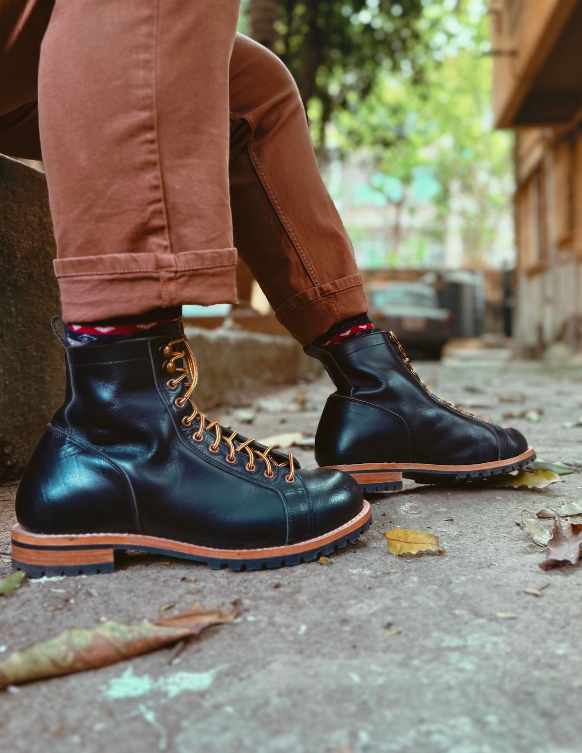 Photo by vishhh on November 27, 2025 of the Craft & Glory Craft & Glory / Monkey Boot 6” in Full Grain Waxed Water Buffalo.