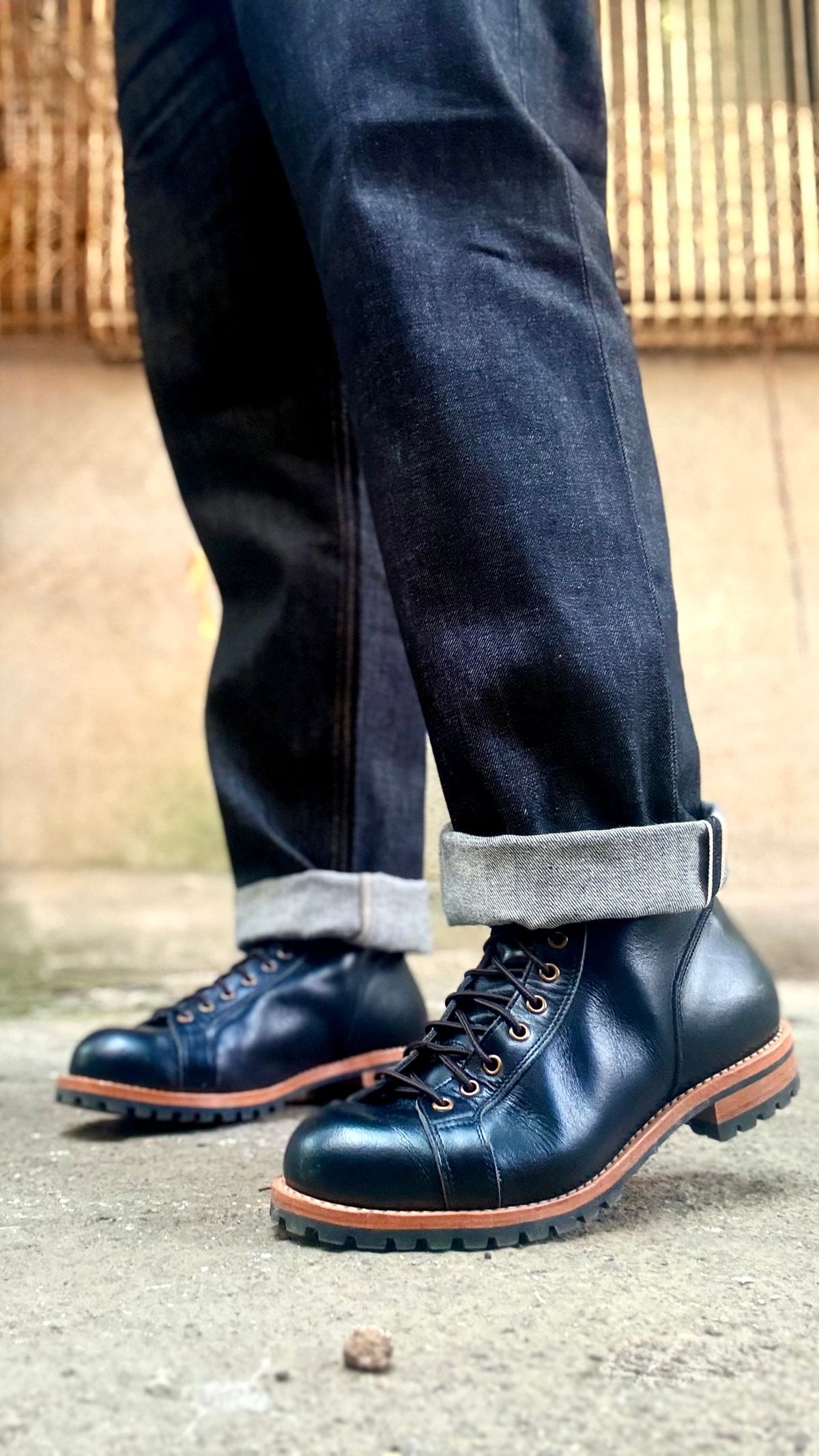 Photo by vishhh on December 18, 2025 of the Craft & Glory Craft & Glory / Monkey Boot 6” in Full Grain Waxed Water Buffalo.