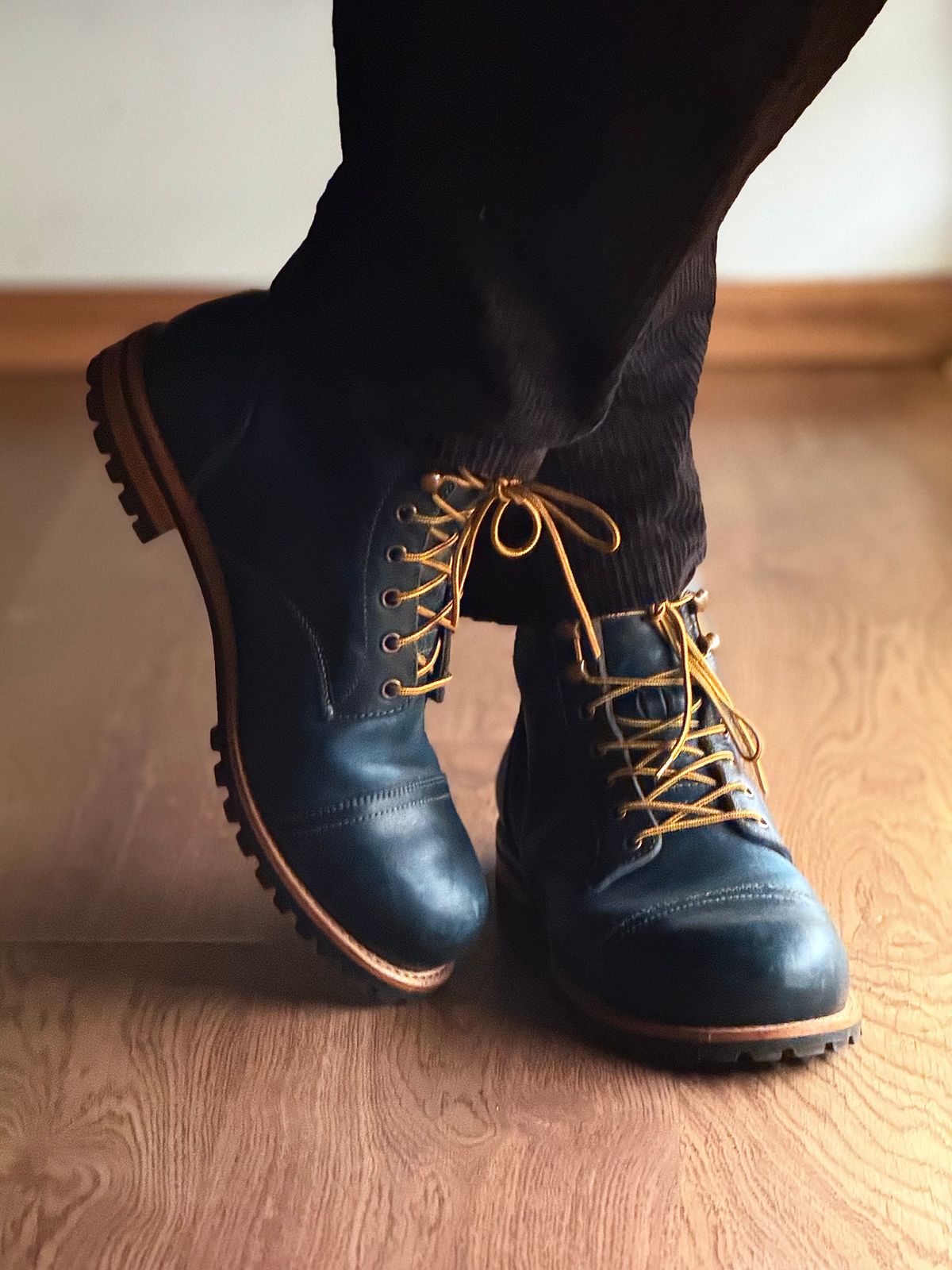 Photo by vishhh on October 14, 2025 of the Craft & Glory Craft & Glory / Rangers in Full Grain Waxed Water Buffalo & Double Wax Diesel Blue.