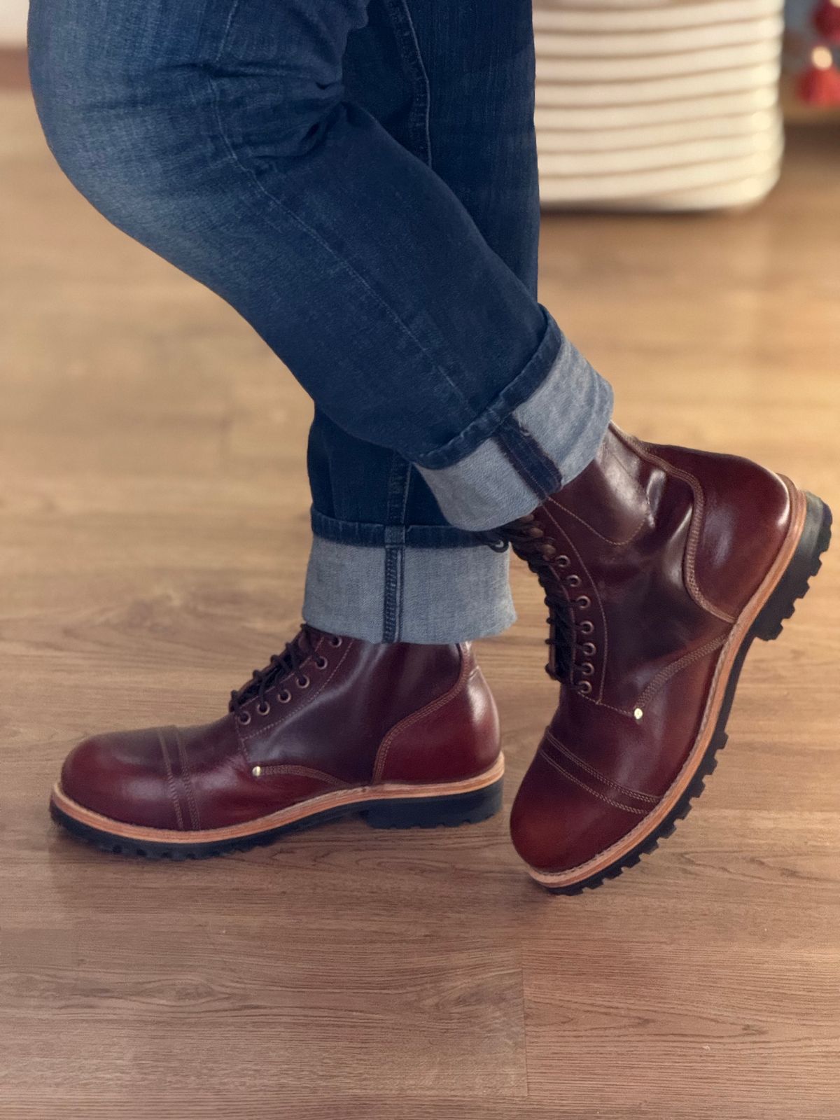 Photo by vishhh on September 11, 2025 of the Craft & Glory Craft & Glory / Combat 8" in Full Grain Waxed Water Buffalo.