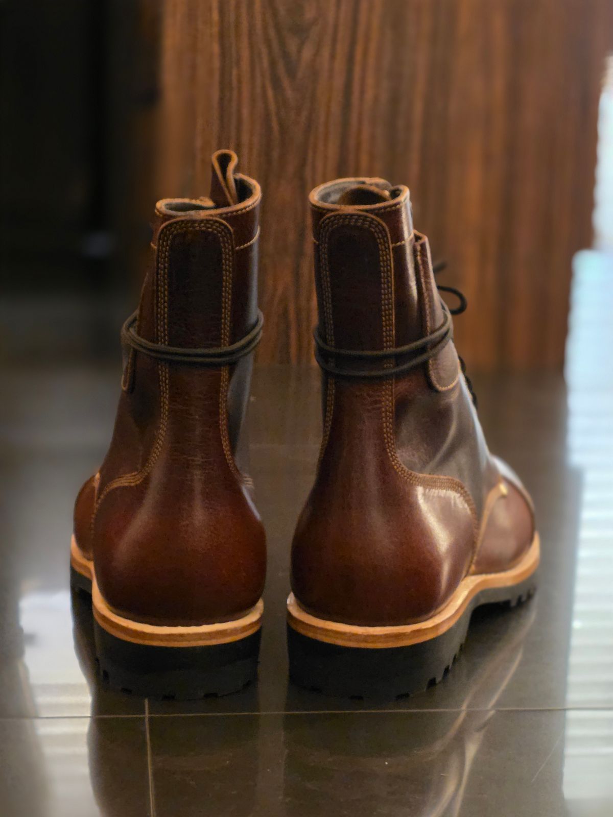 Photo by vishhh on September 10, 2025 of the Craft & Glory Craft & Glory / Combat 8" in Full Grain Waxed Water Buffalo.