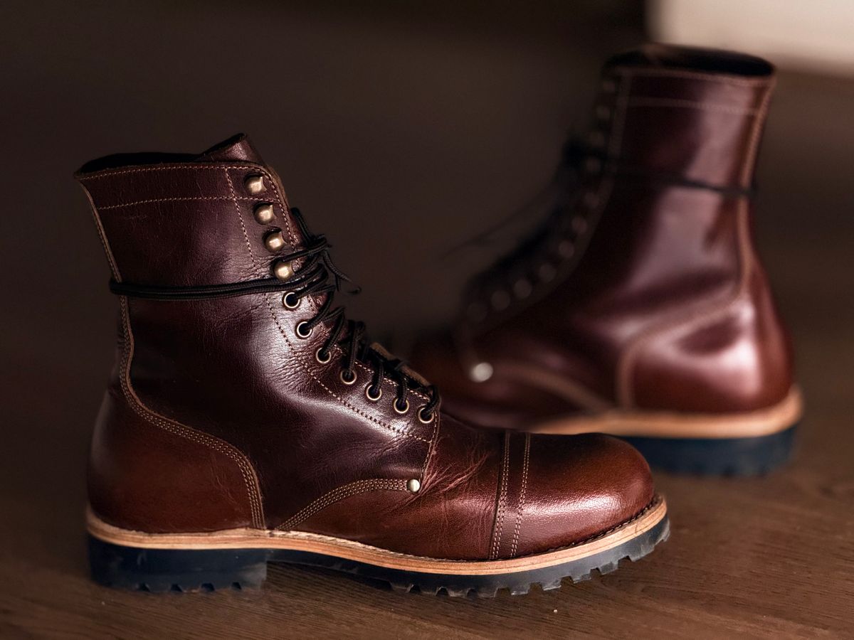 Photo by vishhh on September 22, 2025 of the Craft & Glory Craft & Glory / Combat 8" in Full Grain Waxed Water Buffalo.