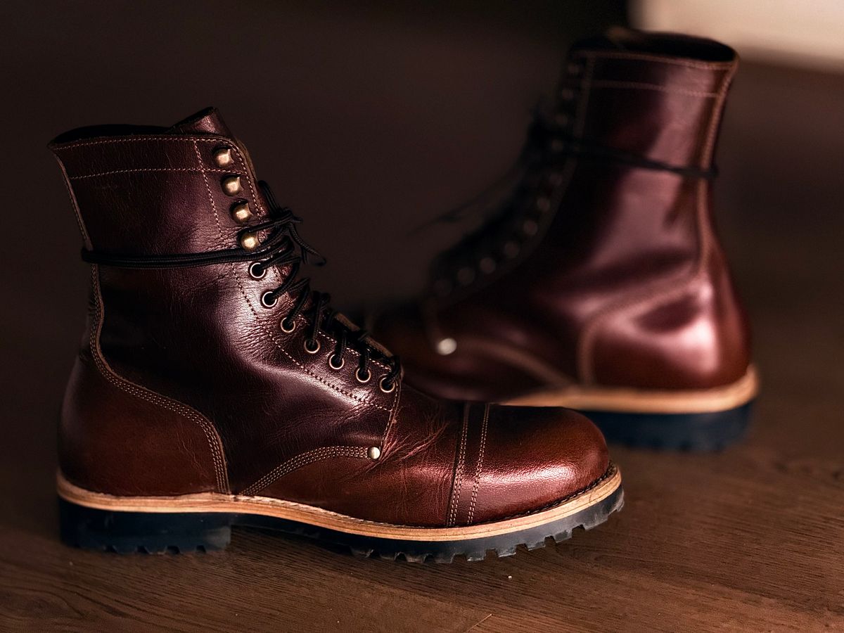 Photo by vishhh on September 22, 2025 of the Craft & Glory Craft & Glory / Combat 8" in Full Grain Waxed Water Buffalo.