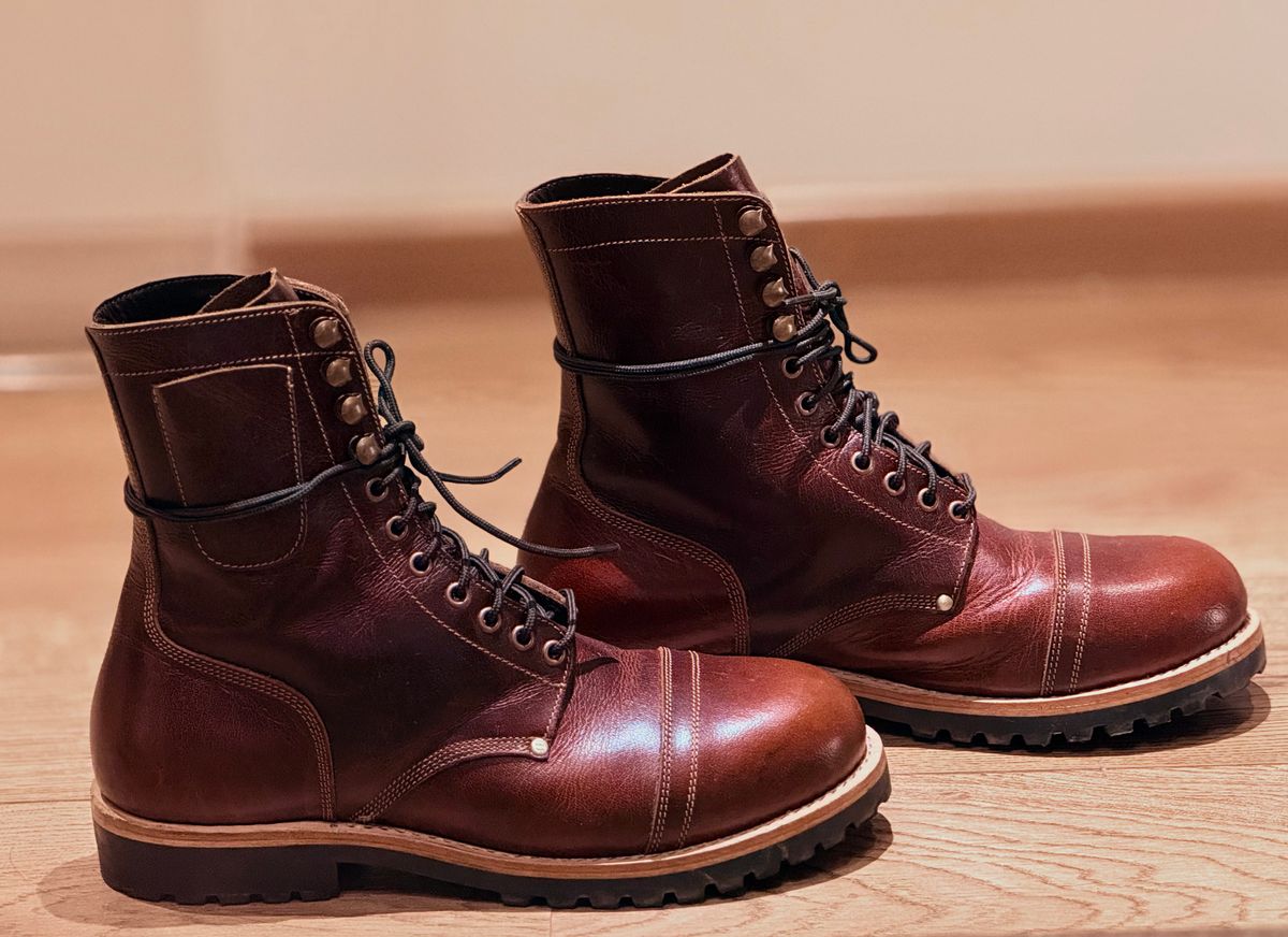 Photo by vishhh on September 22, 2025 of the Craft & Glory Craft & Glory / Combat 8" in Full Grain Waxed Water Buffalo.