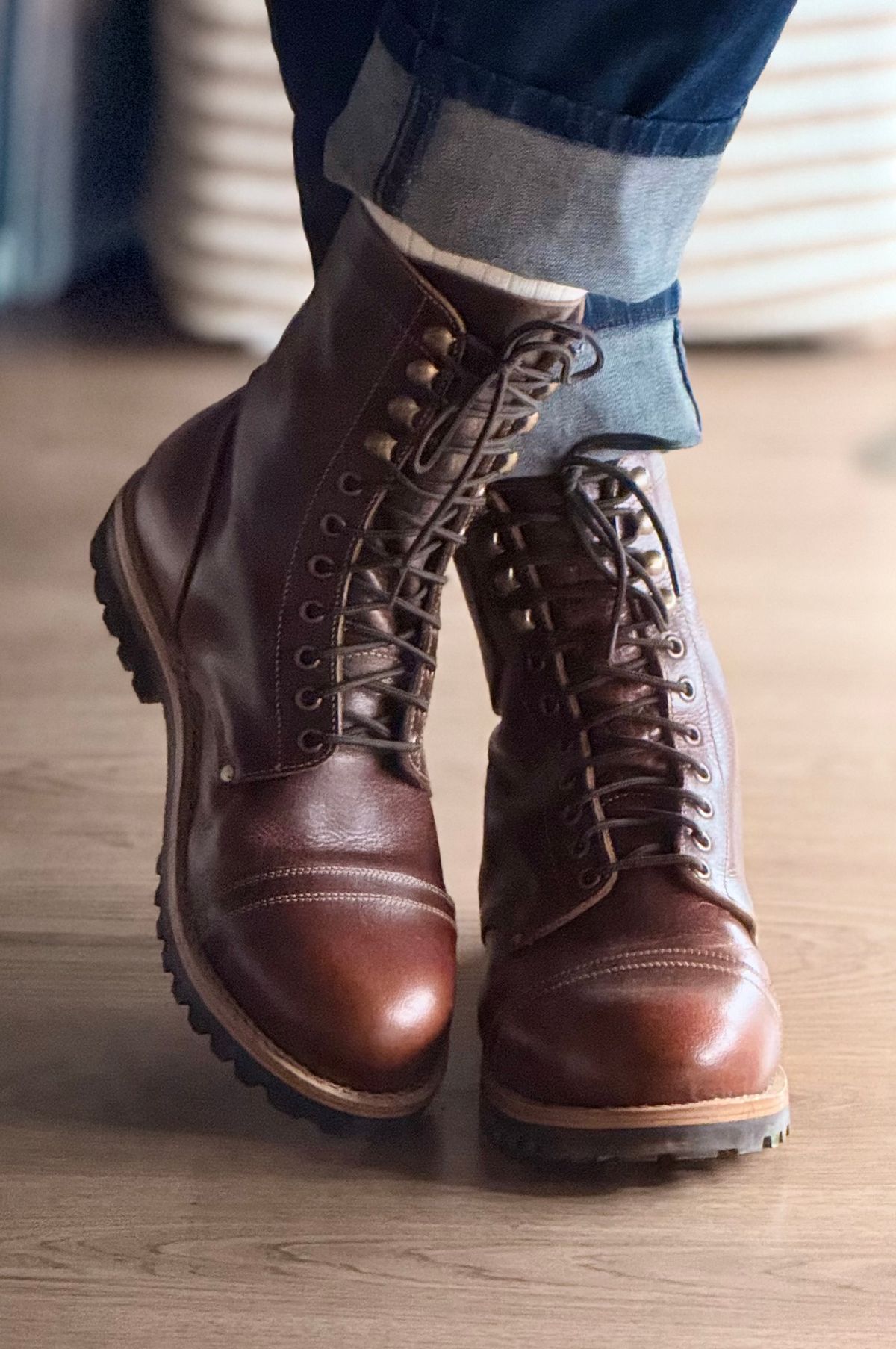 Photo by vishhh on September 25, 2025 of the Craft & Glory Craft & Glory / Combat 8" in Full Grain Waxed Water Buffalo.