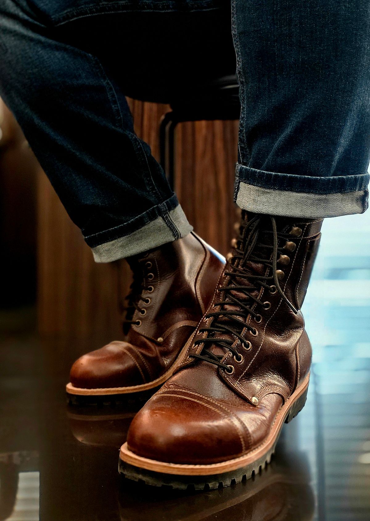 Photo by vishhh on October 8, 2025 of the Craft & Glory Craft & Glory / Combat 8" in Full Grain Waxed Water Buffalo.