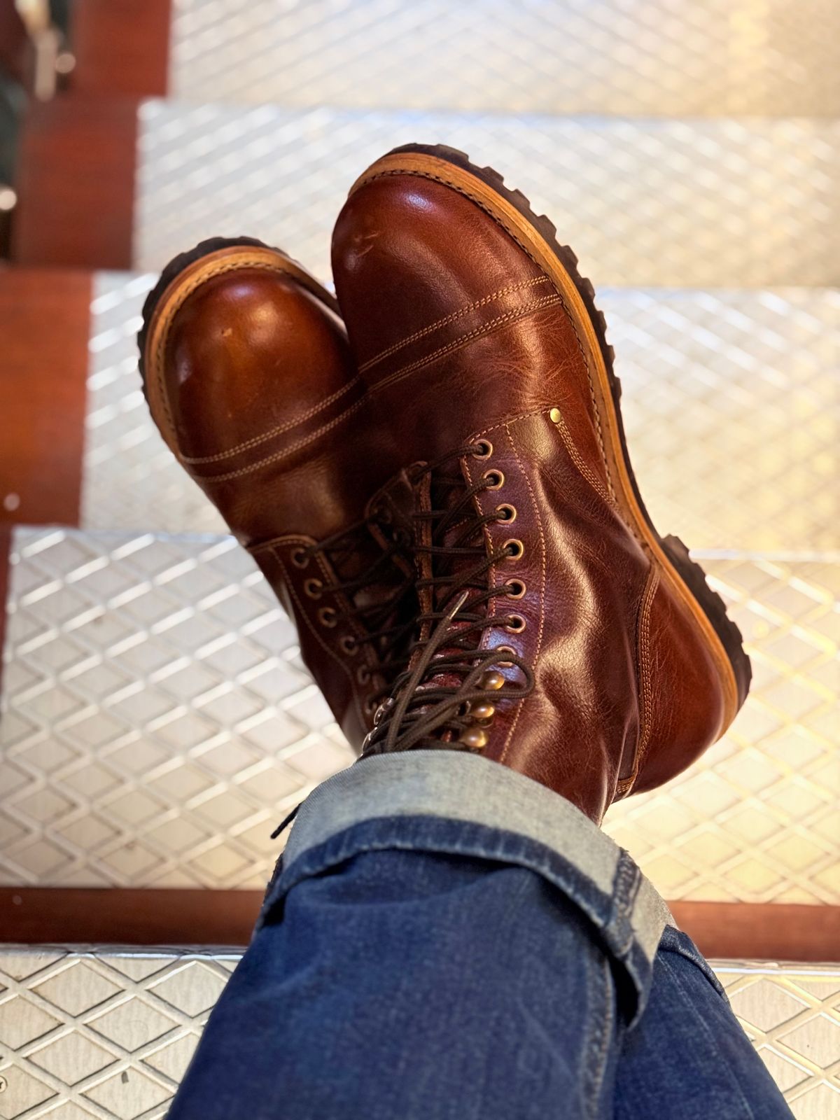 Photo by vishhh on October 14, 2025 of the Craft & Glory Craft & Glory / Combat 8" in Full Grain Waxed Water Buffalo.