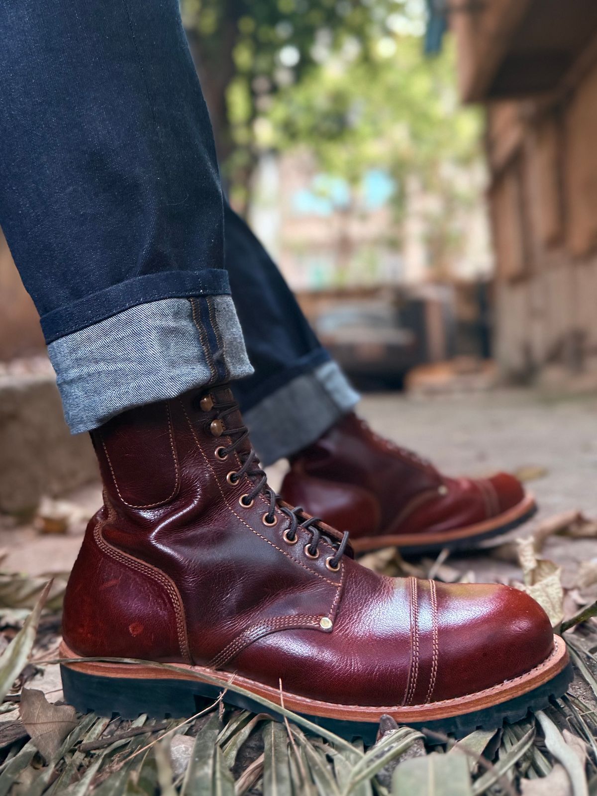 Photo by vishhh on December 2, 2025 of the Craft & Glory Craft & Glory / Combat 8" in Full Grain Waxed Water Buffalo.