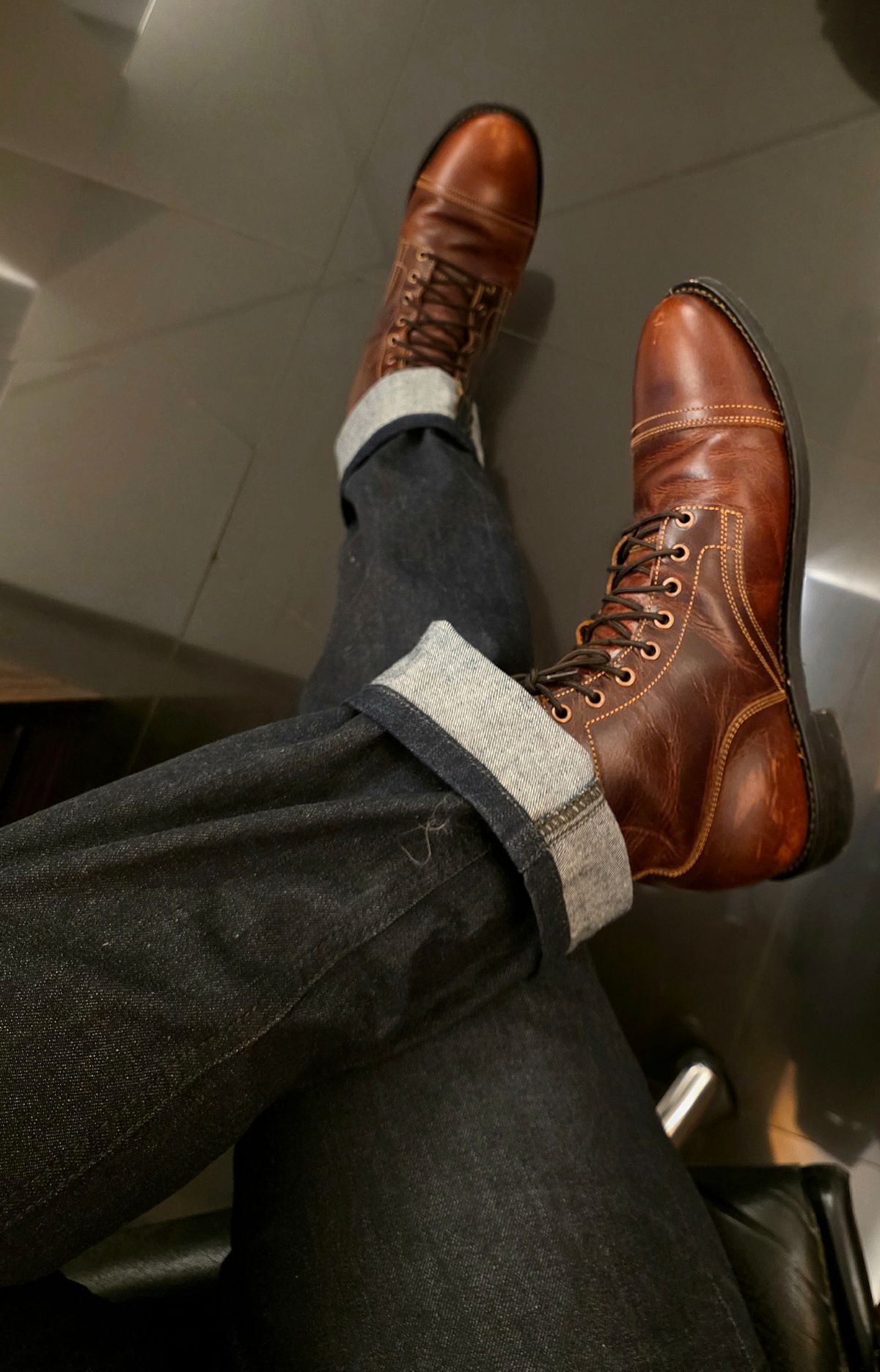 Photo by vishhh on October 17, 2025 of the Craft & Glory Craft & Glory / ASPEN in Full Grain Waxed Water Buffalo.