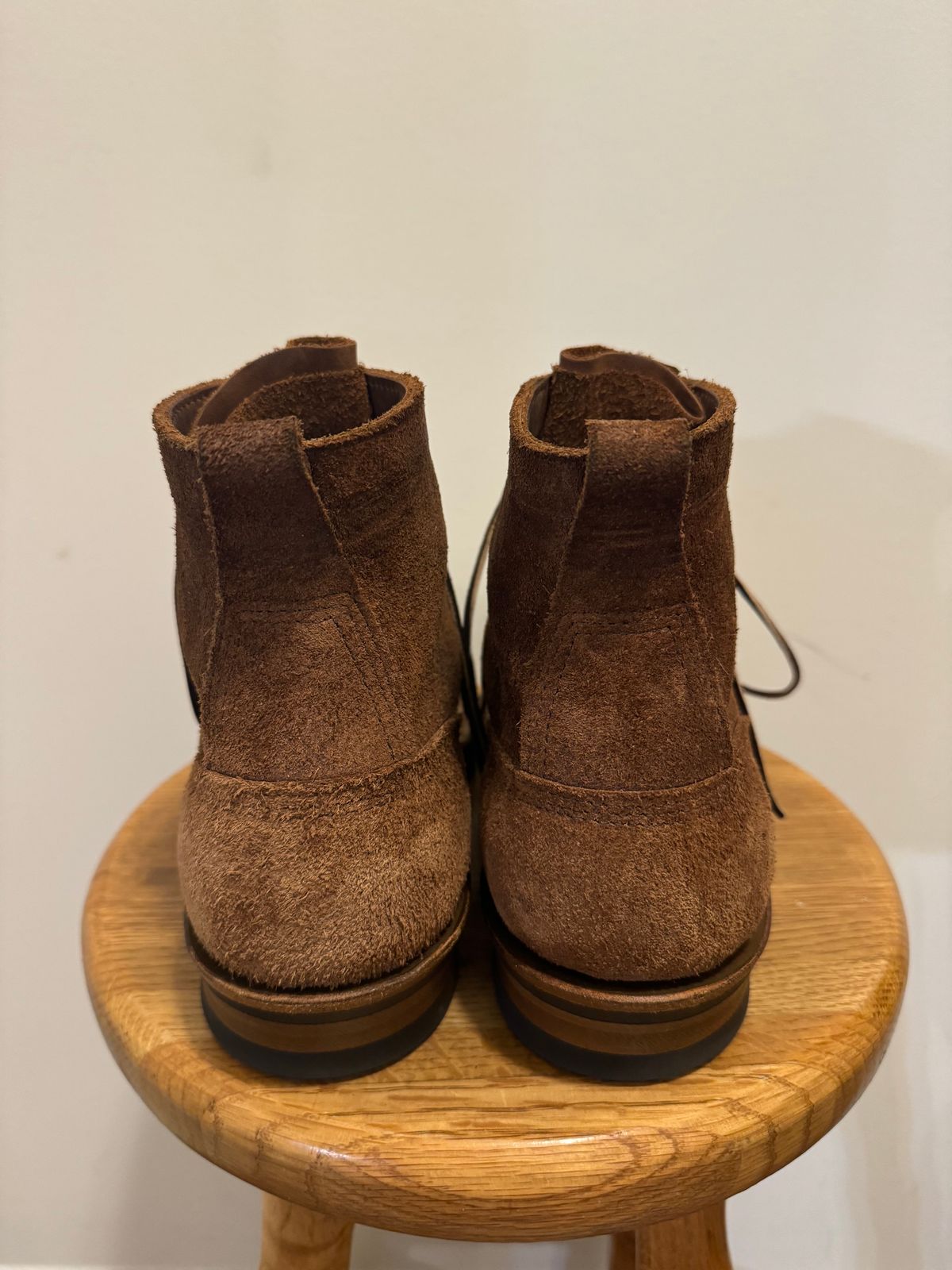 Photo by KingSprinkle on October 2, 2024 of the White's 350 Cruiser in Seidel Distressed Roughout.