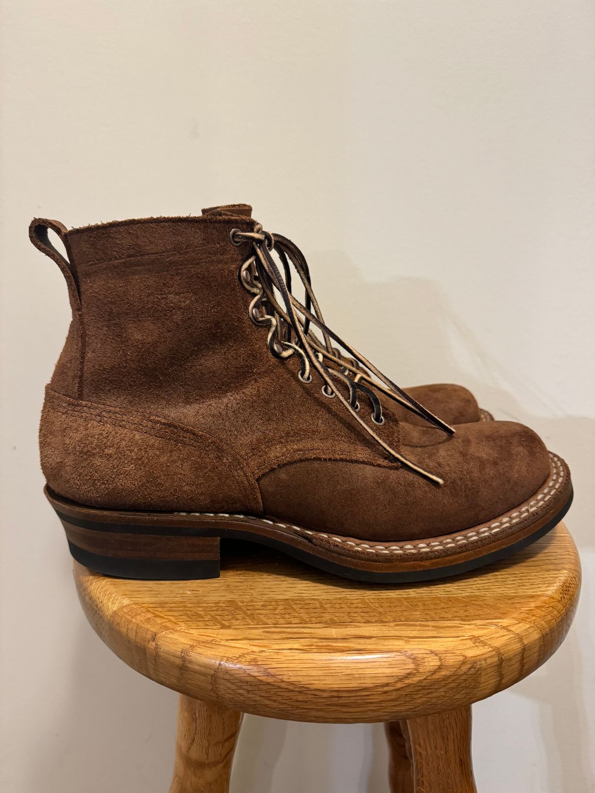 Photo by KingSprinkle on October 2, 2024 of the White's 350 Cruiser in Seidel Distressed Roughout.