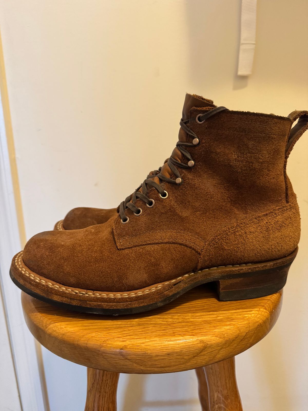 Photo by KingSprinkle on January 5, 2025 of the White's 350 Cruiser in Seidel Distressed Roughout.