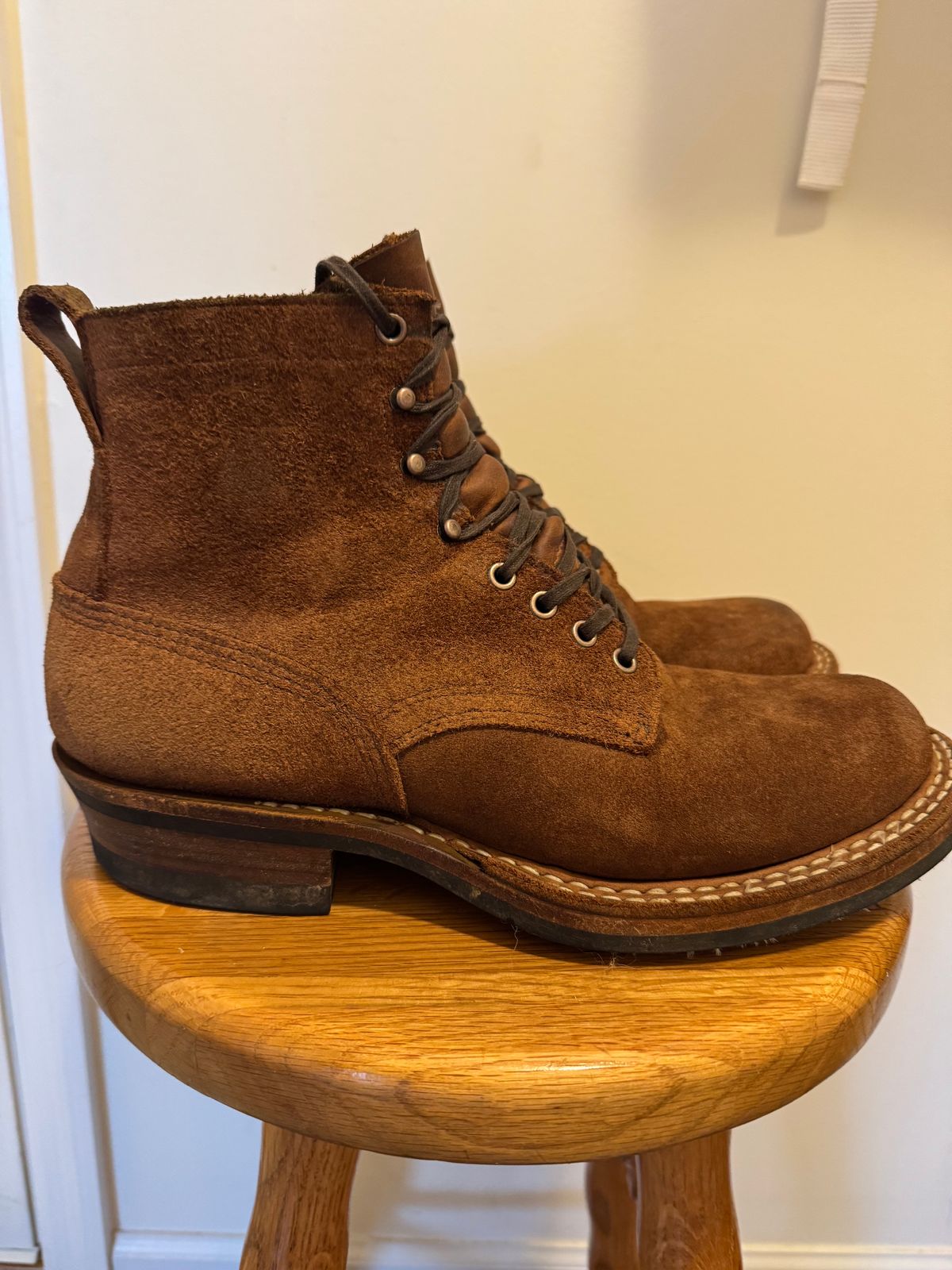 Photo by KingSprinkle on January 5, 2025 of the White's 350 Cruiser in Seidel Distressed Roughout.
