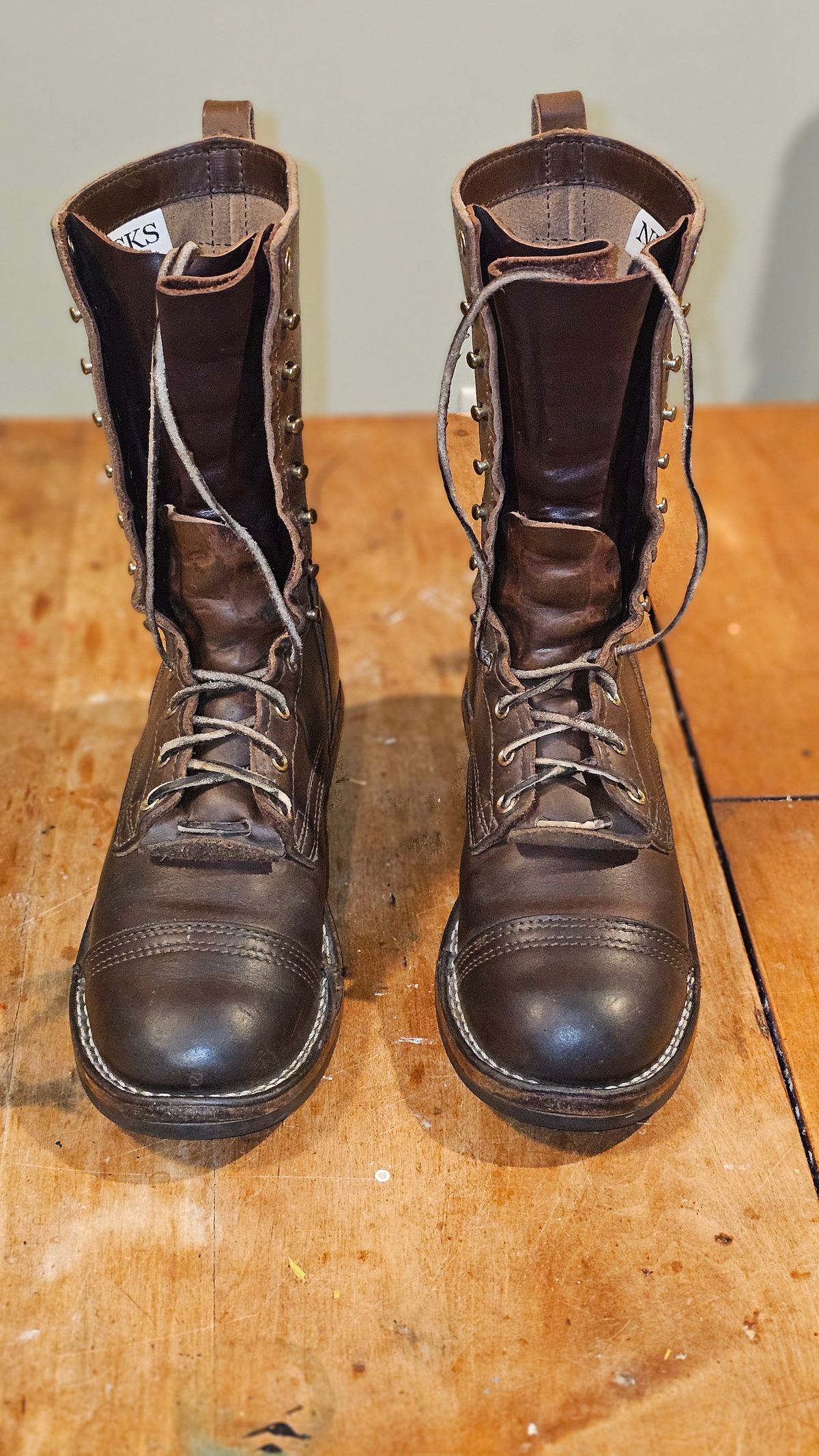 Photo by Sudden_Security_5871 on November 4, 2025 of the Nicks Lace Up Heritage in Horween British Tan Chromexcel.