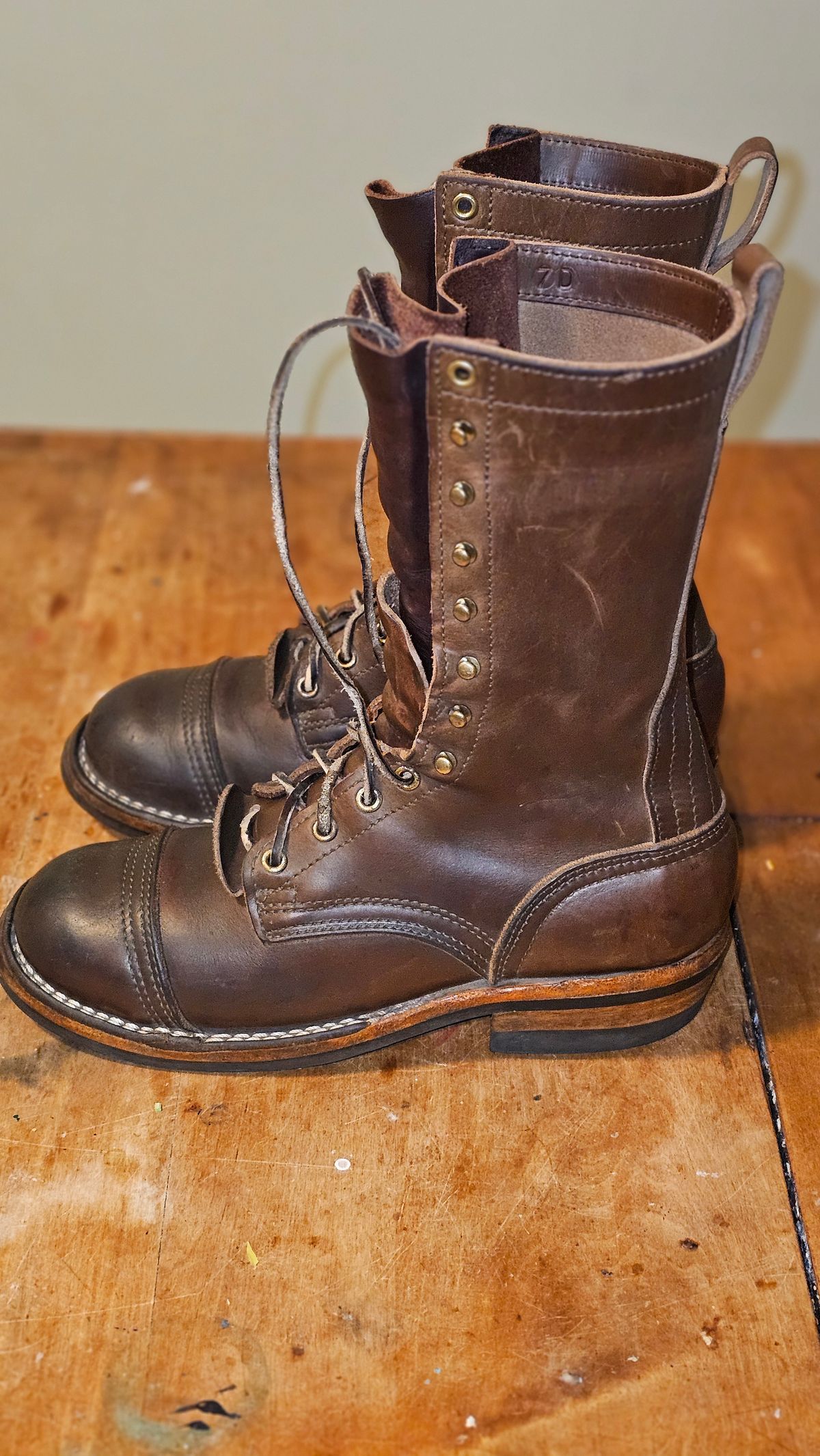 Photo by Sudden_Security_5871 on November 4, 2025 of the Nicks Lace Up Heritage in Horween British Tan Chromexcel.
