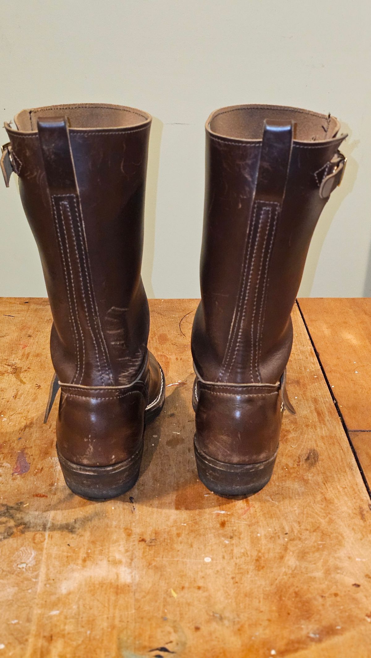 Photo by Sudden_Security_5871 on November 4, 2025 of the Nicks StationMaster in Horween Brown Chromexcel.