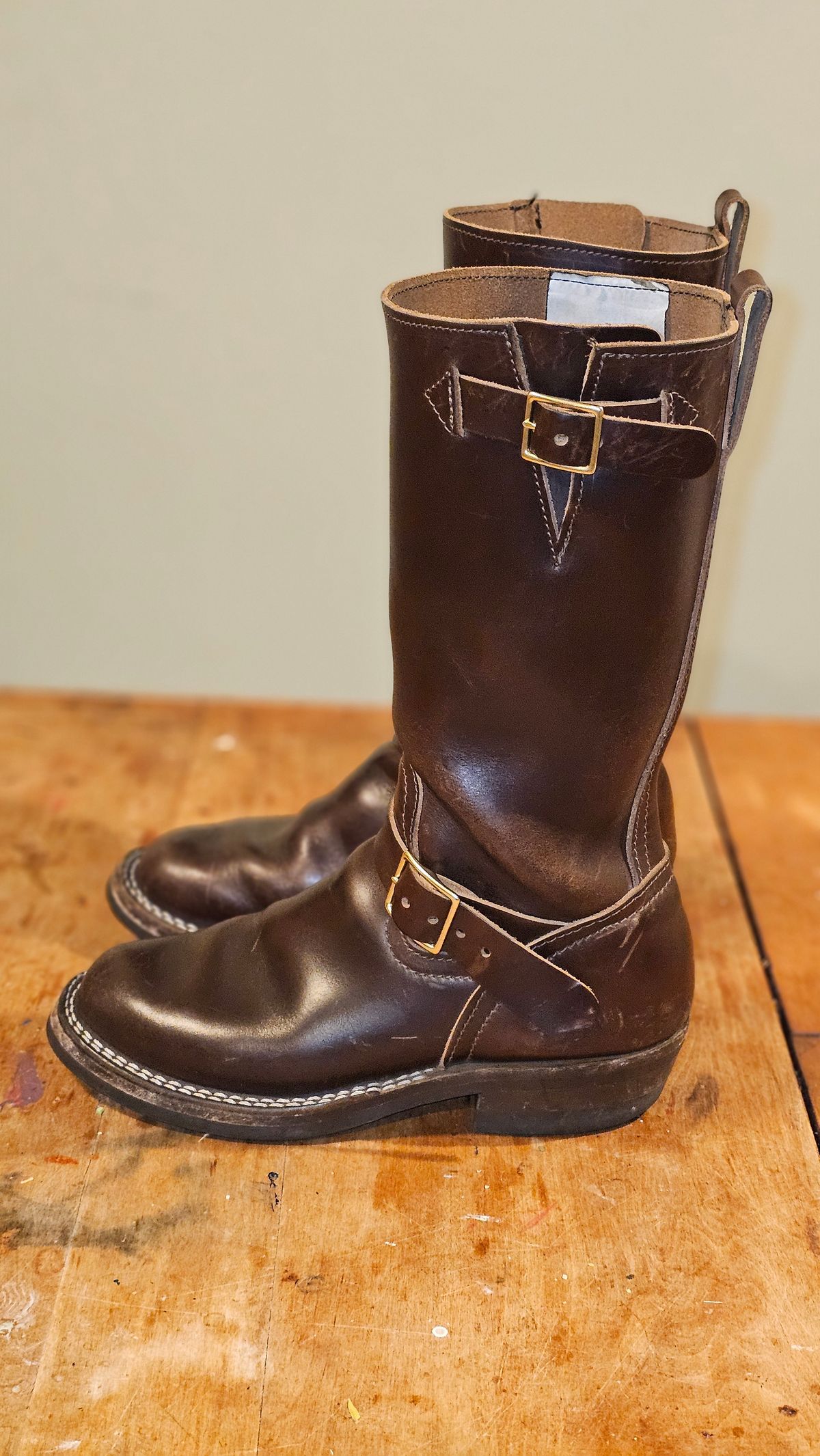 Photo by Sudden_Security_5871 on November 4, 2025 of the Nicks StationMaster in Horween Brown Chromexcel.