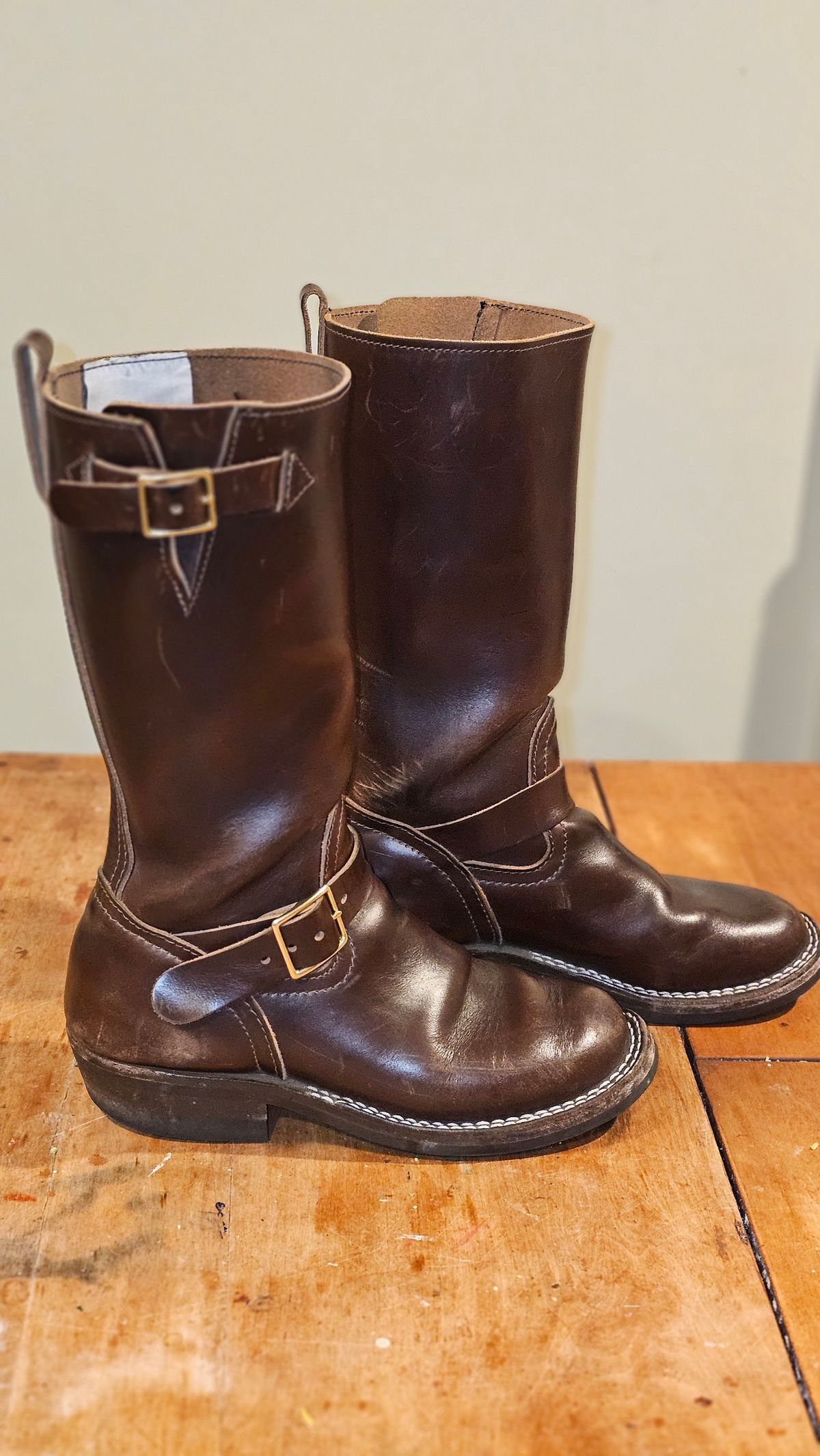 Photo by Sudden_Security_5871 on November 4, 2025 of the Nicks StationMaster in Horween Brown Chromexcel.