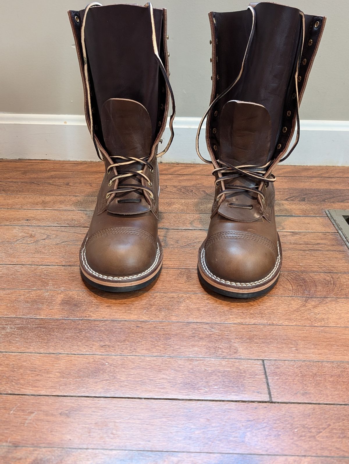 Photo by N.E._bootenthusiast on October 1, 2024 of the Nicks Lace Up Heritage in Horween British Tan Chromexcel.