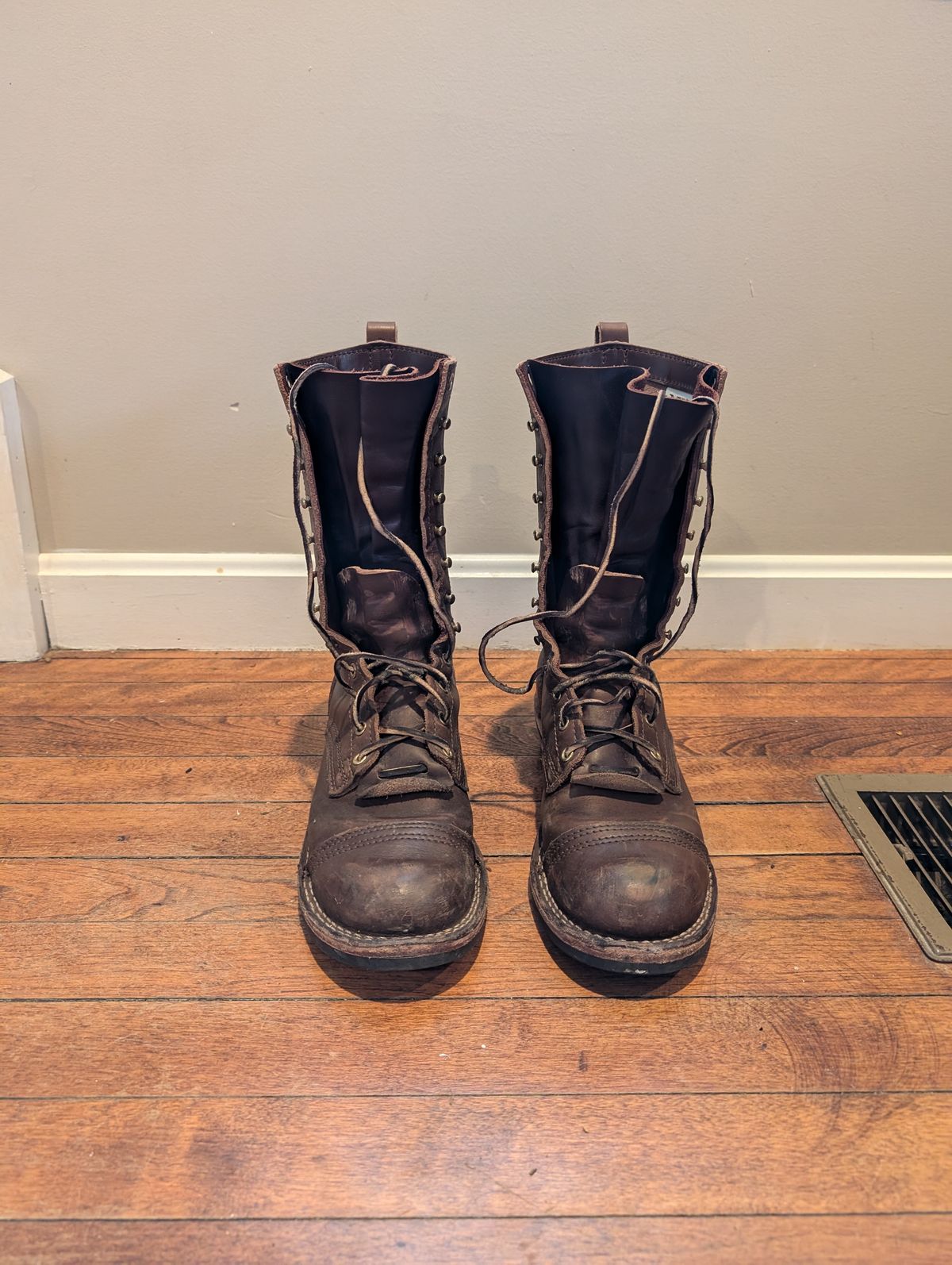 Photo by N.E._bootenthusiast on November 4, 2024 of the Nicks Lace Up Heritage in Horween British Tan Chromexcel.