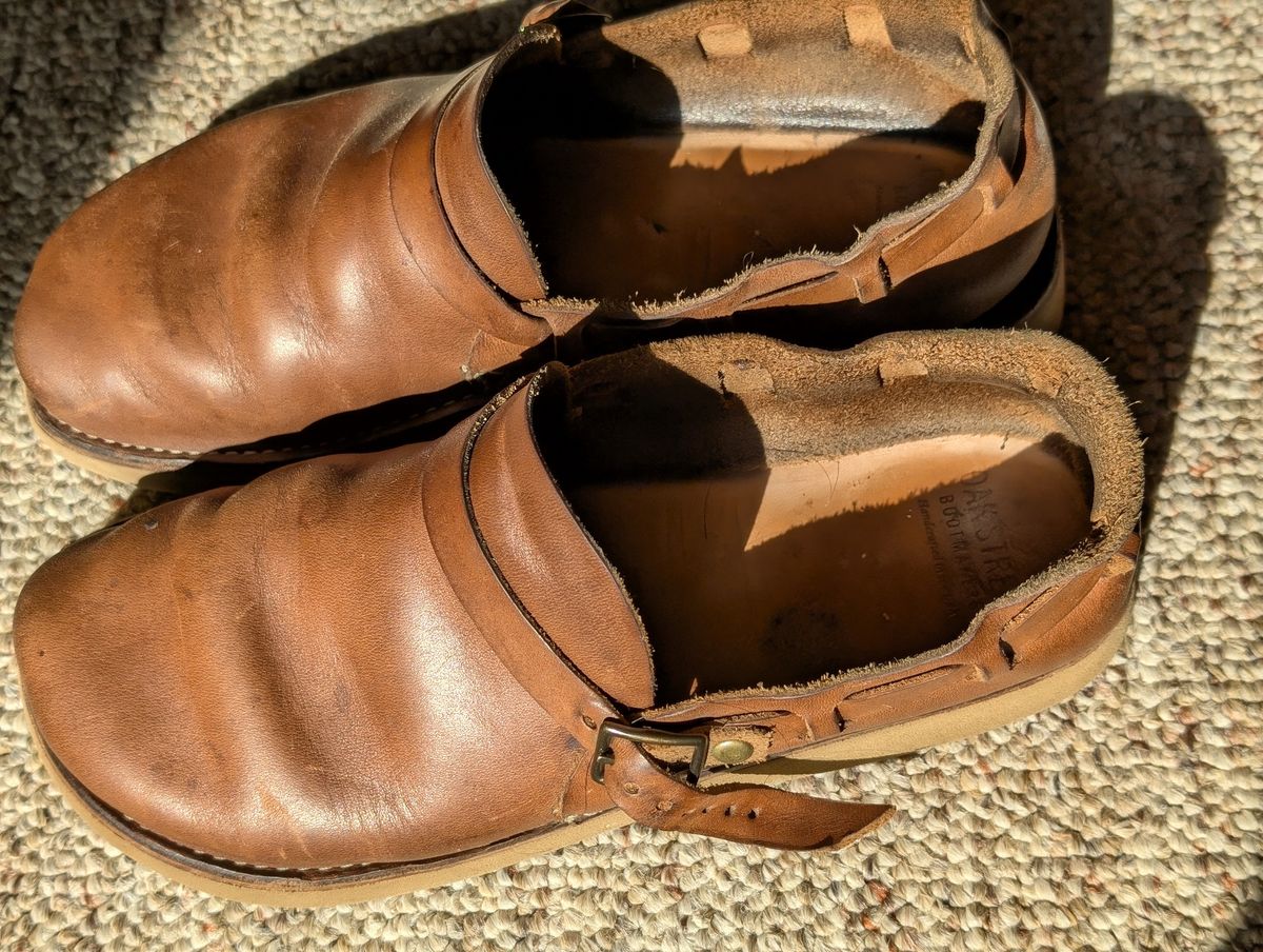Photo by N.E._bootenthusiast on August 23, 2025 of the Oak Street Bootmakers Country Loafer in Horween Natural Chromexcel.