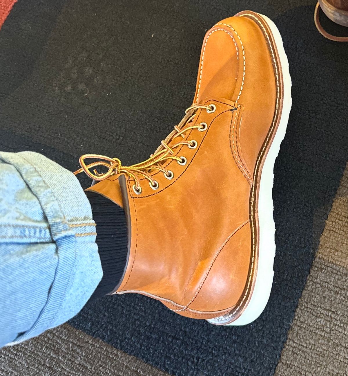 Photo by dabe2297 on February 3, 2024 of the Red Wing 6-Inch Classic Moc in S.B. Foot Oro Legacy.