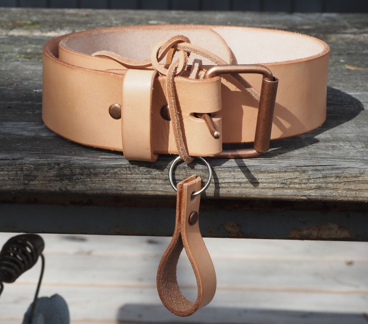 Photo by Themachinehasnobrain on September 27, 2025 of the MadrigalLeatherUSA Belt in Unknown Natural Veg Tan.