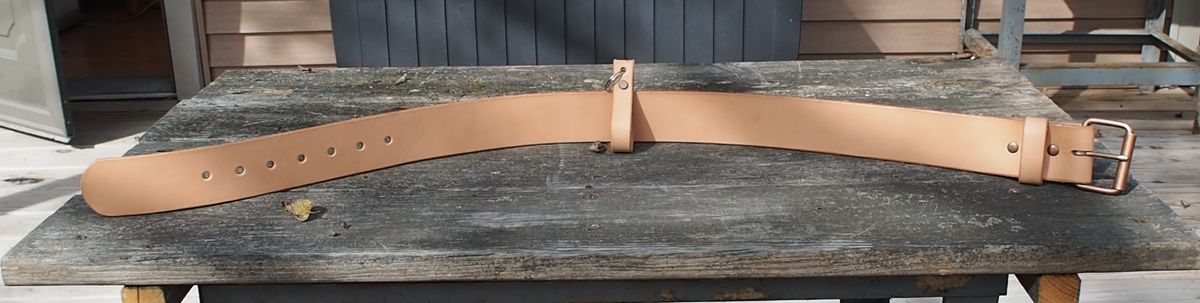 Photo by Themachinehasnobrain on September 27, 2025 of the MadrigalLeatherUSA Belt in Unknown Natural Veg Tan.