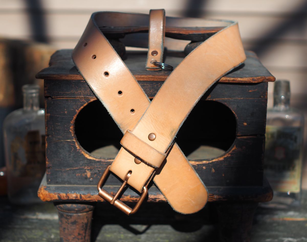 Photo by Themachinehasnobrain on November 2, 2025 of the MadrigalLeatherUSA Belt in Unknown Natural Veg Tan.