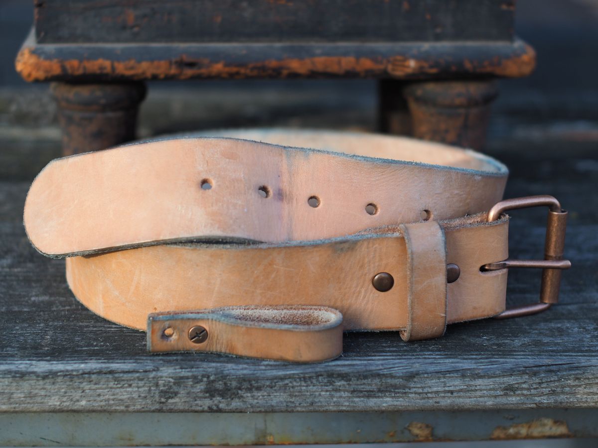 Photo by Themachinehasnobrain on December 1, 2025 of the MadrigalLeatherUSA Belt in Unknown Natural Veg Tan.