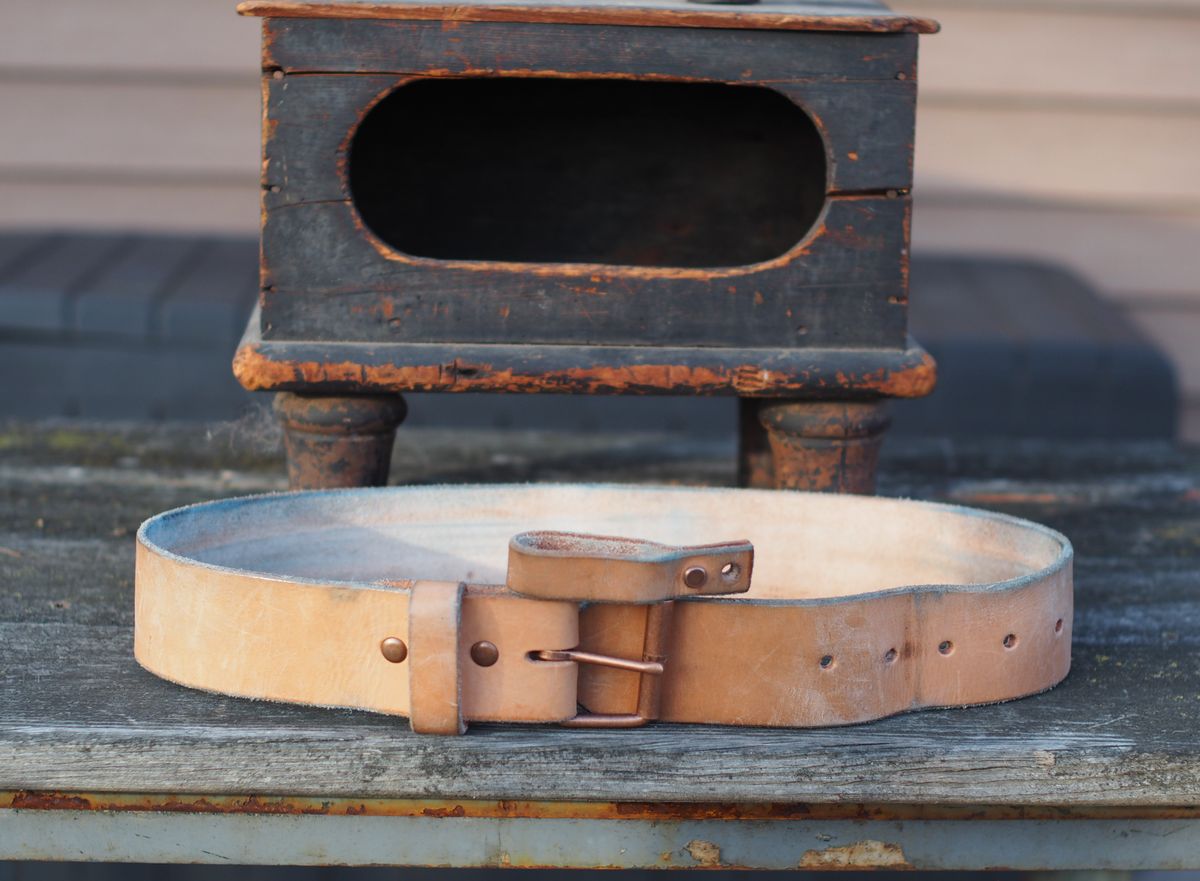 Photo by Themachinehasnobrain on December 1, 2025 of the MadrigalLeatherUSA Belt in Unknown Natural Veg Tan.