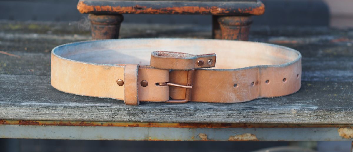 Photo by Themachinehasnobrain on December 1, 2025 of the MadrigalLeatherUSA Belt in Unknown Natural Veg Tan.