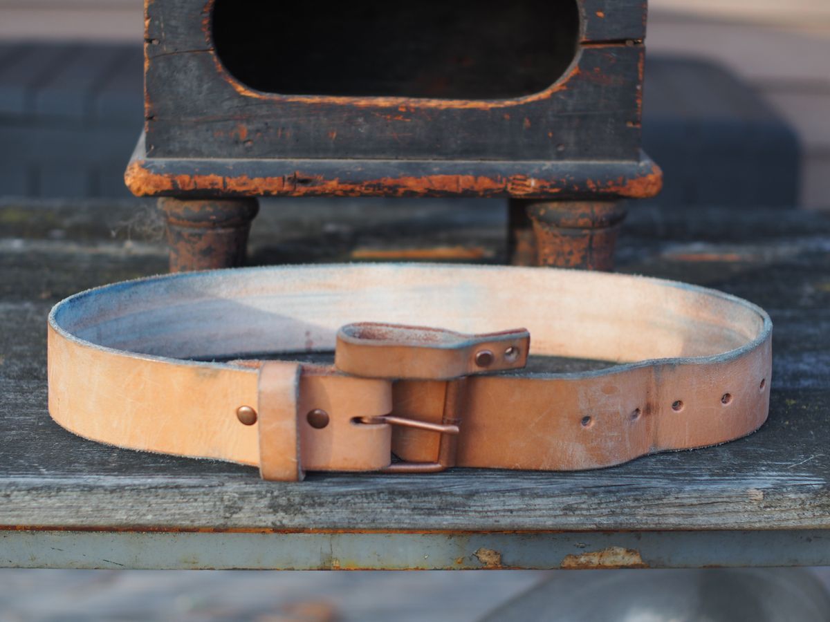 Photo by Themachinehasnobrain on December 1, 2025 of the MadrigalLeatherUSA Belt in Unknown Natural Veg Tan.