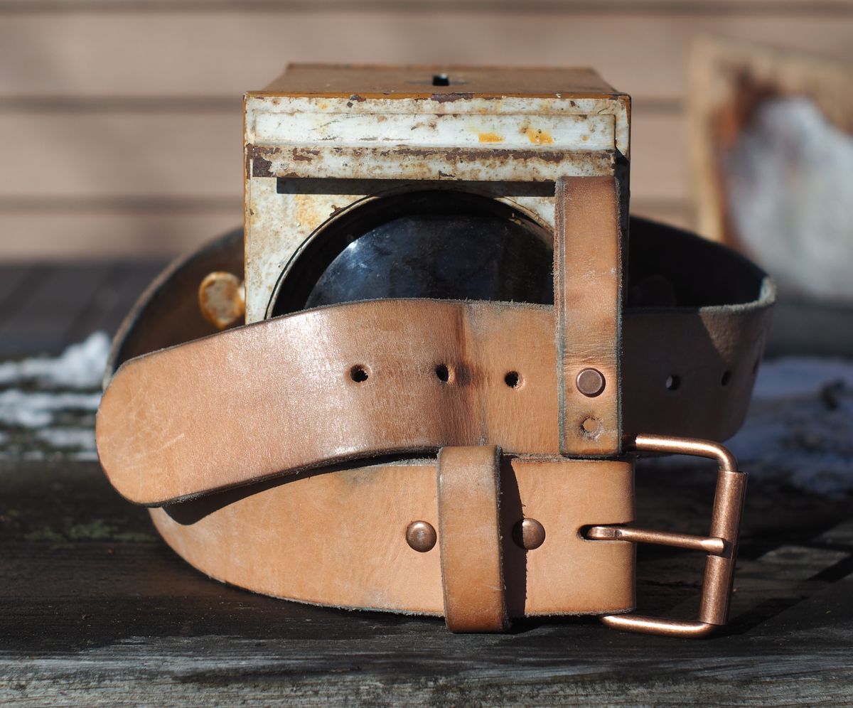 Photo by Themachinehasnobrain on February 2, 2026 of the MadrigalLeatherUSA Belt in Unknown Natural Veg Tan.