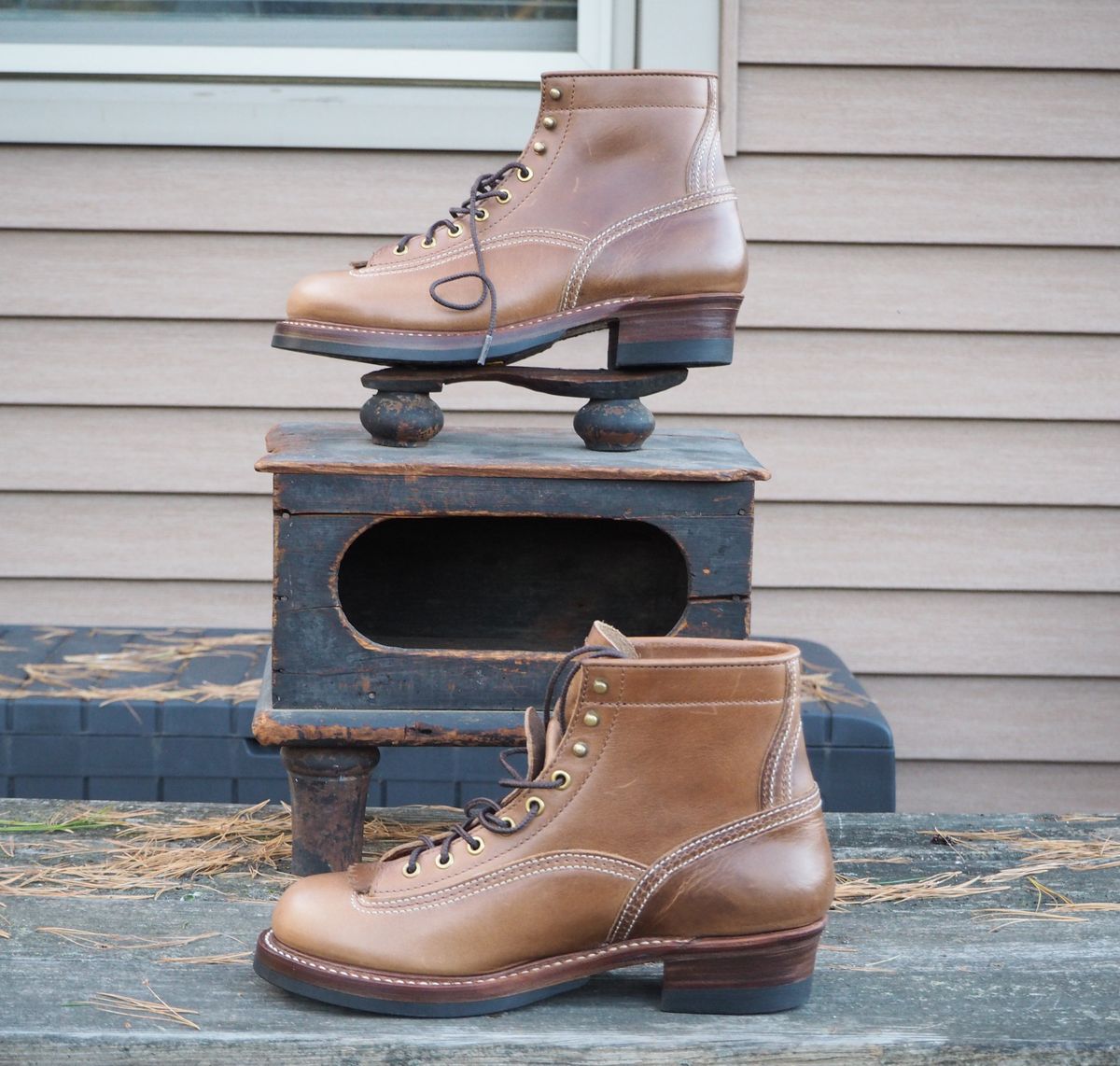 Photo by Themachinehasnobrain on October 2, 2025 of the John Lofgren Donkey Puncher Boots in Horween Natural Chromexcel.
