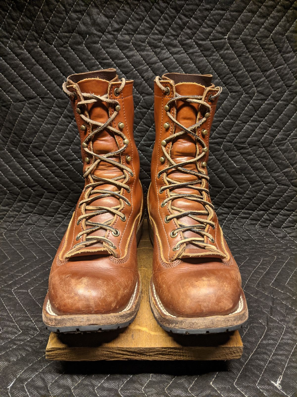 Photo by evsnova74 on January 2, 2025 of the Frank's Boots Front Range in Wickett & Craig Chestnut English Bridle.