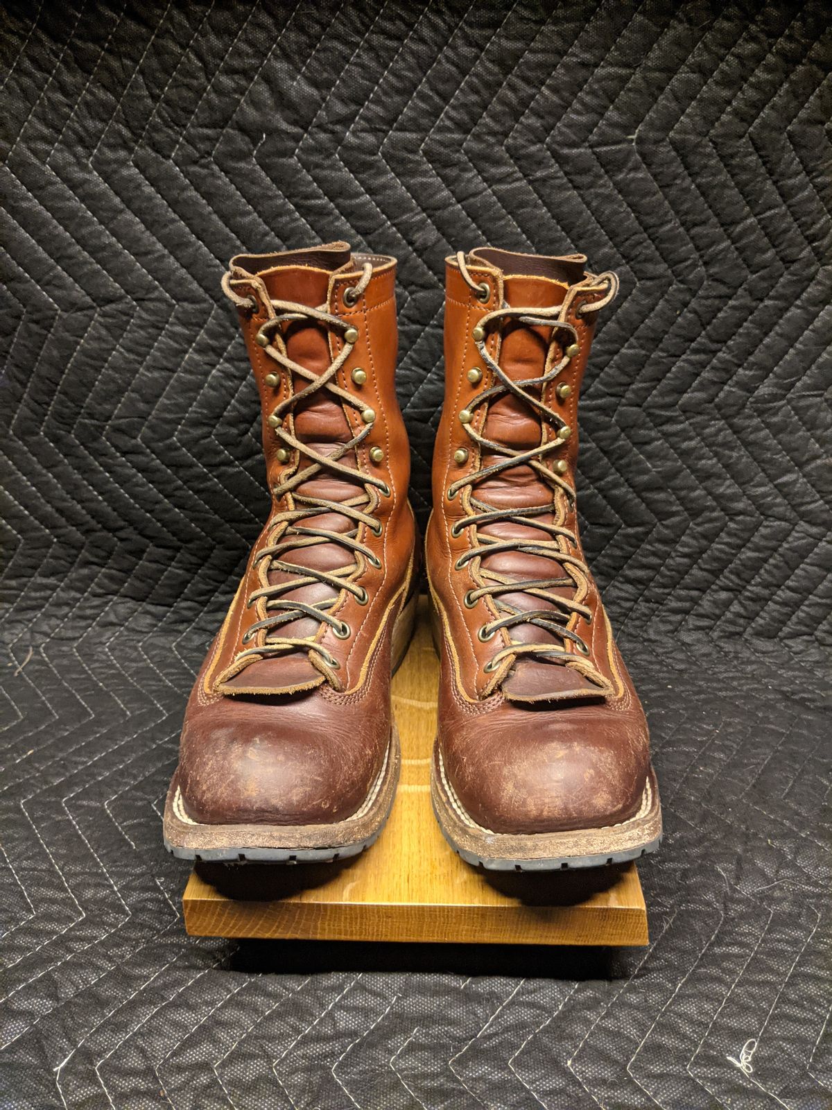 Photo by evsnova74 on March 2, 2025 of the Frank's Boots Front Range in Wickett & Craig Chestnut English Bridle.