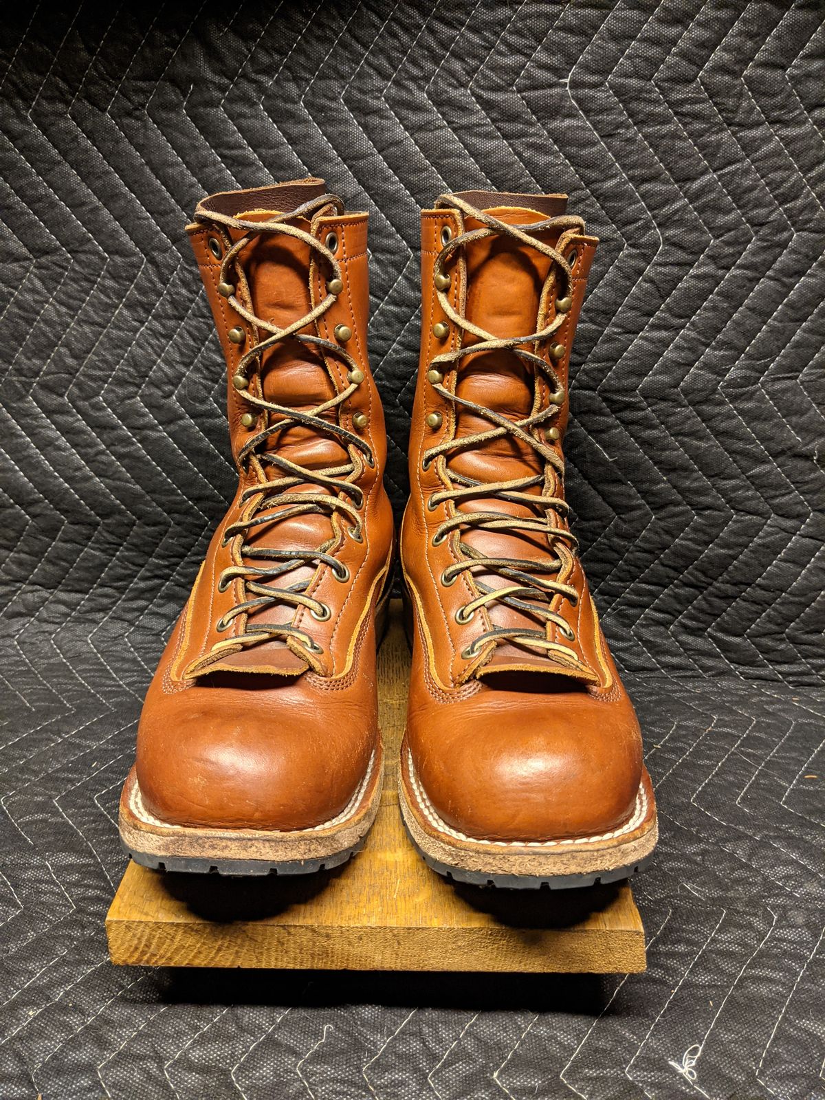 Photo by evsnova74 on November 1, 2024 of the Frank's Boots Front Range in Wickett & Craig Chestnut English Bridle.