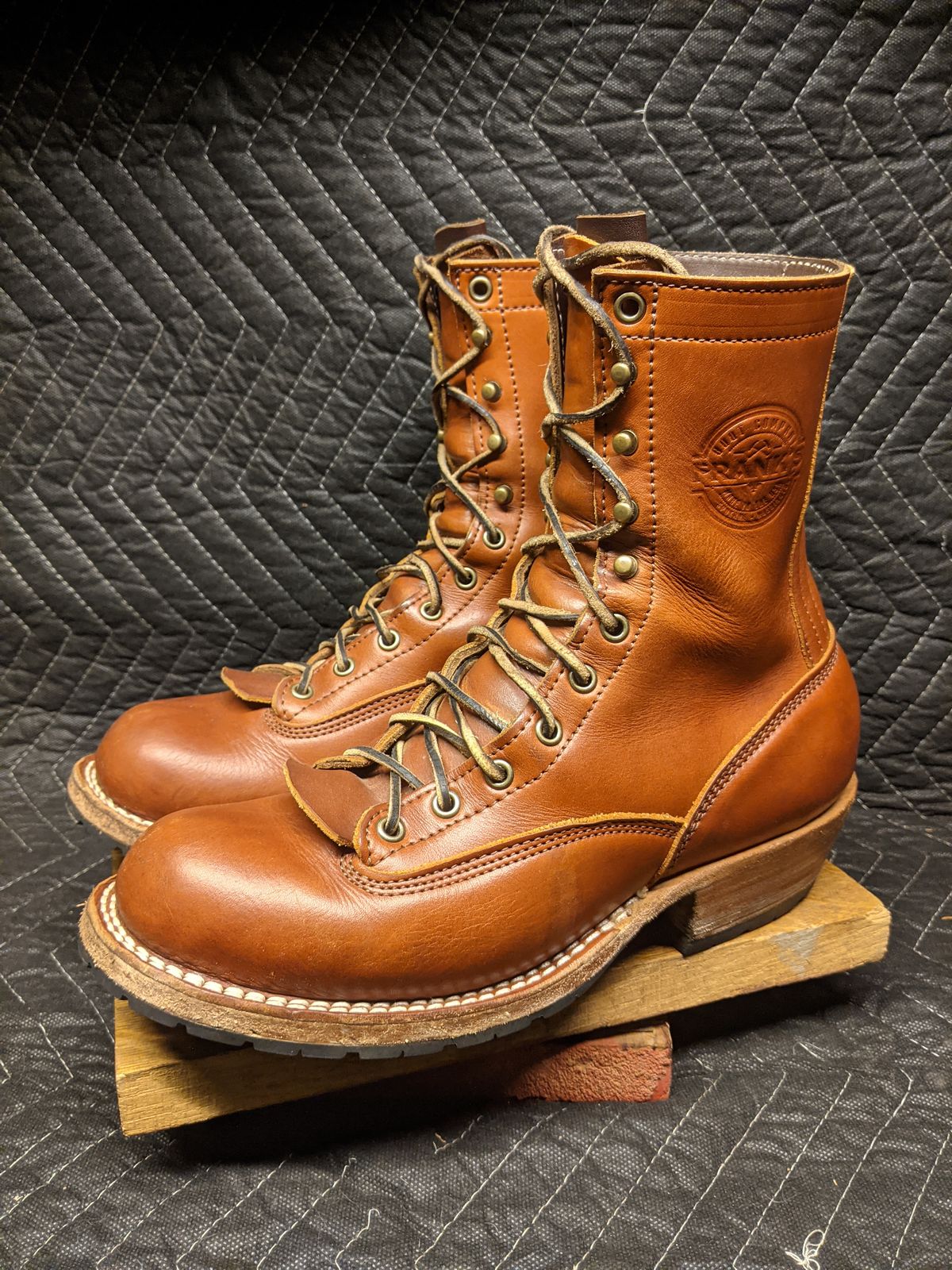 Photo by evsnova74 on November 1, 2024 of the Frank's Boots Front Range in Wickett & Craig Chestnut English Bridle.