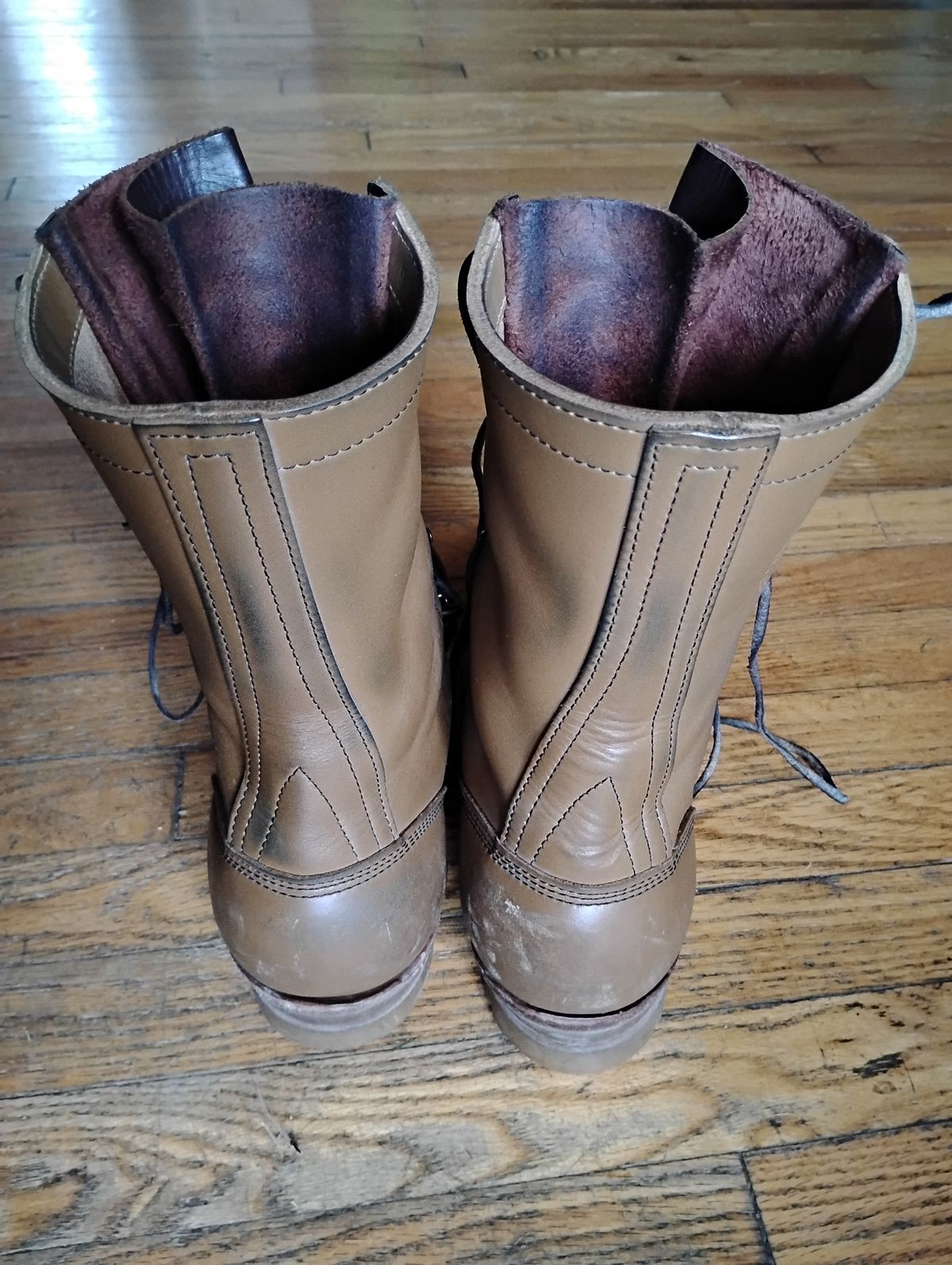 Photo by evsnova74 on August 19, 2025 of the Frank's Boots Type 2 Highlander in Seidel Tan Teton.